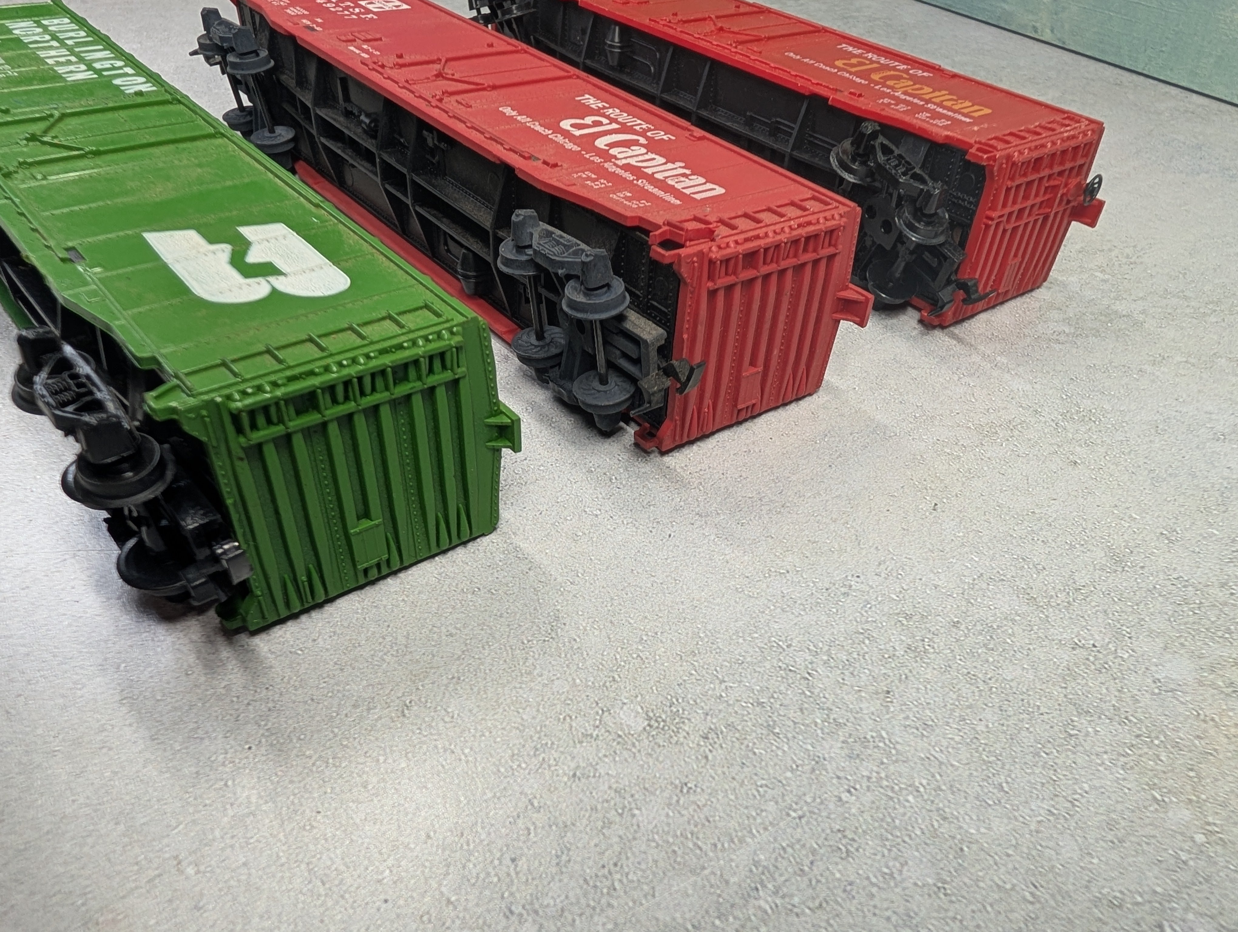 USED Tyco HO Scale Lot of 50' Boxcars Santa Fe, Burlington Northern (3 pcs)