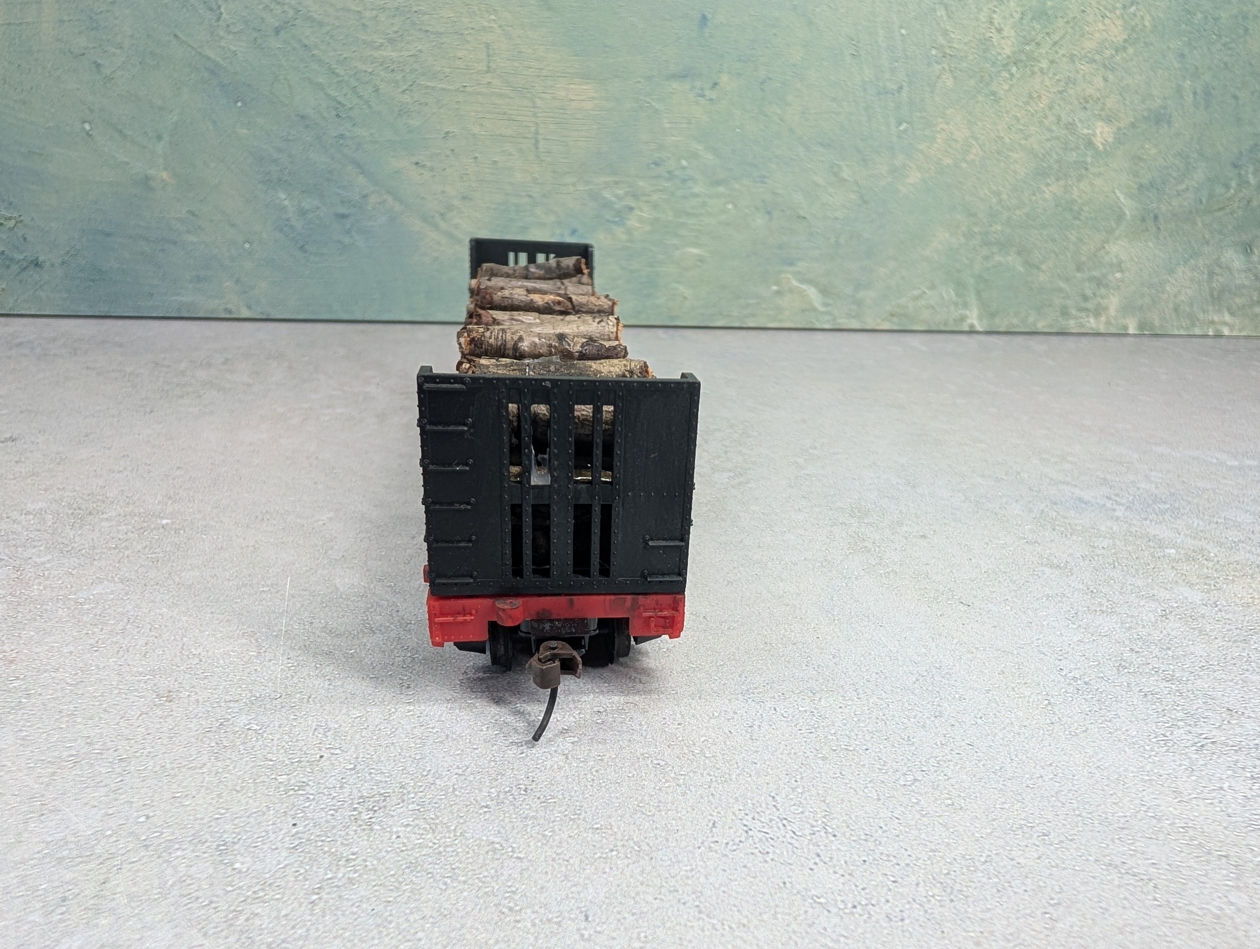 USED Mantua HO Scale Lot of 50' Bulkhead Flat Cars Southern #4365 w/ Custom Wood Loads (2 pcs)