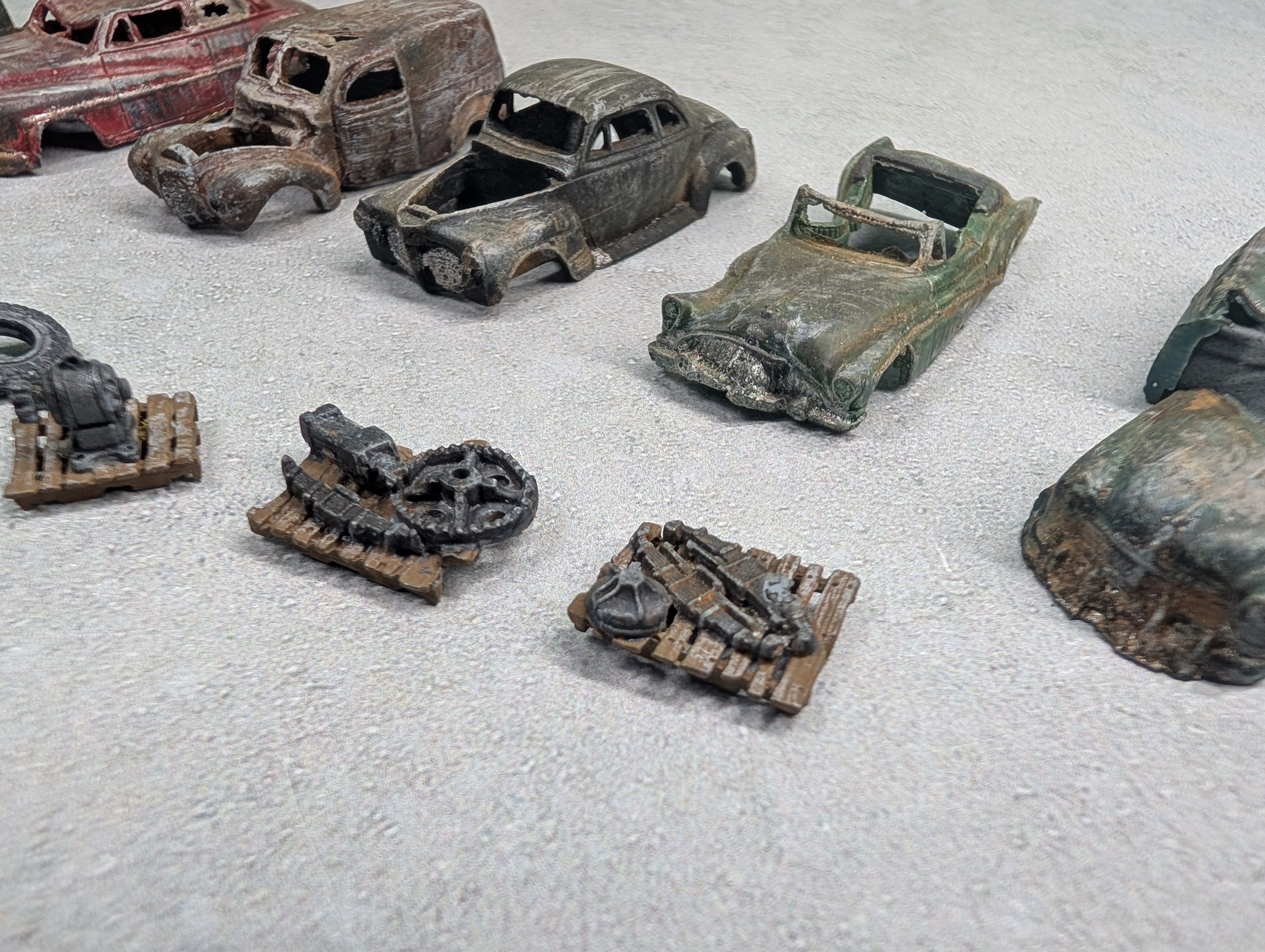 USED HO Scale Lot of Scrap Yard Cars, Car Parts & More