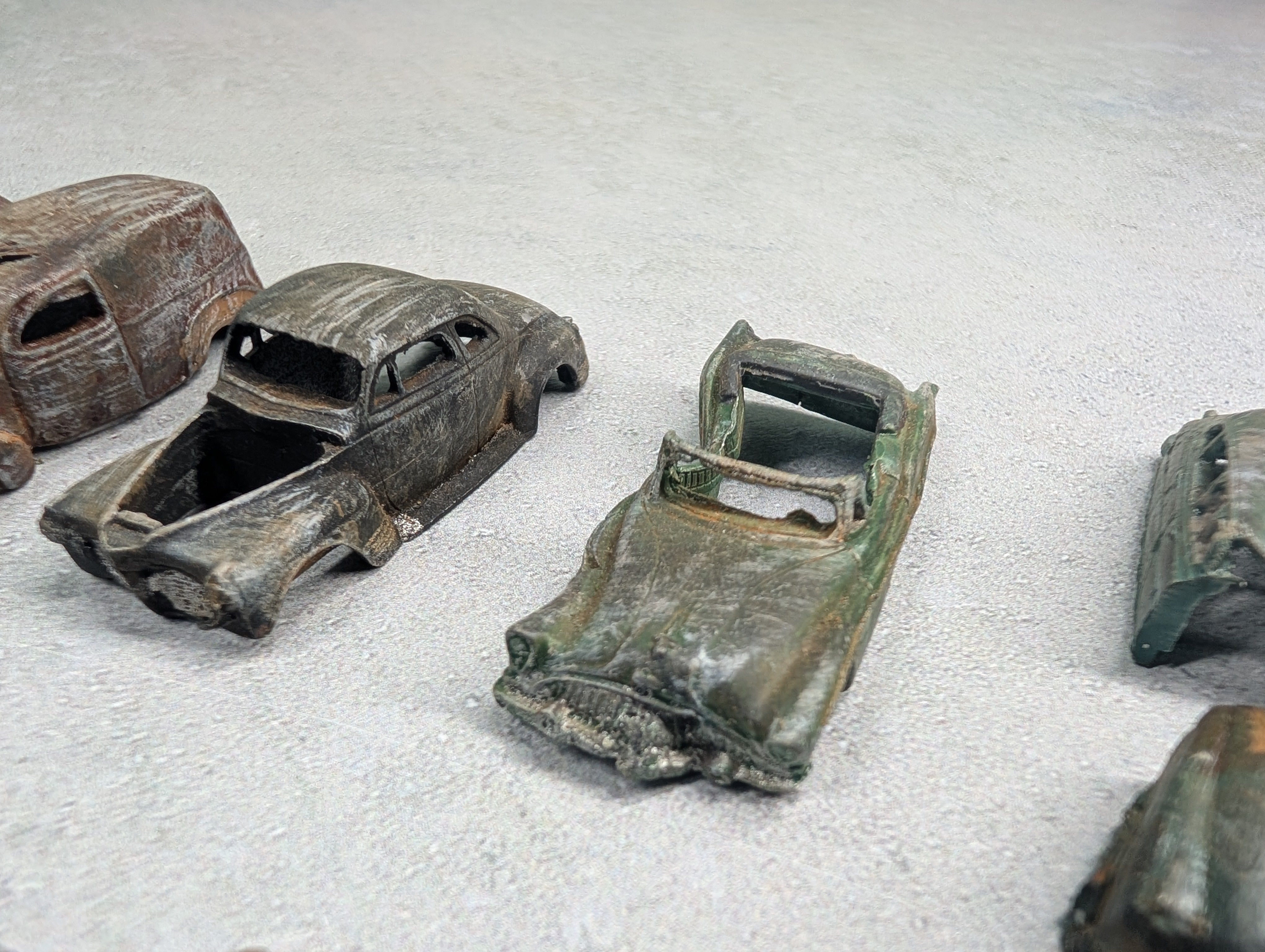 USED HO Scale Lot of Scrap Yard Cars, Car Parts & More