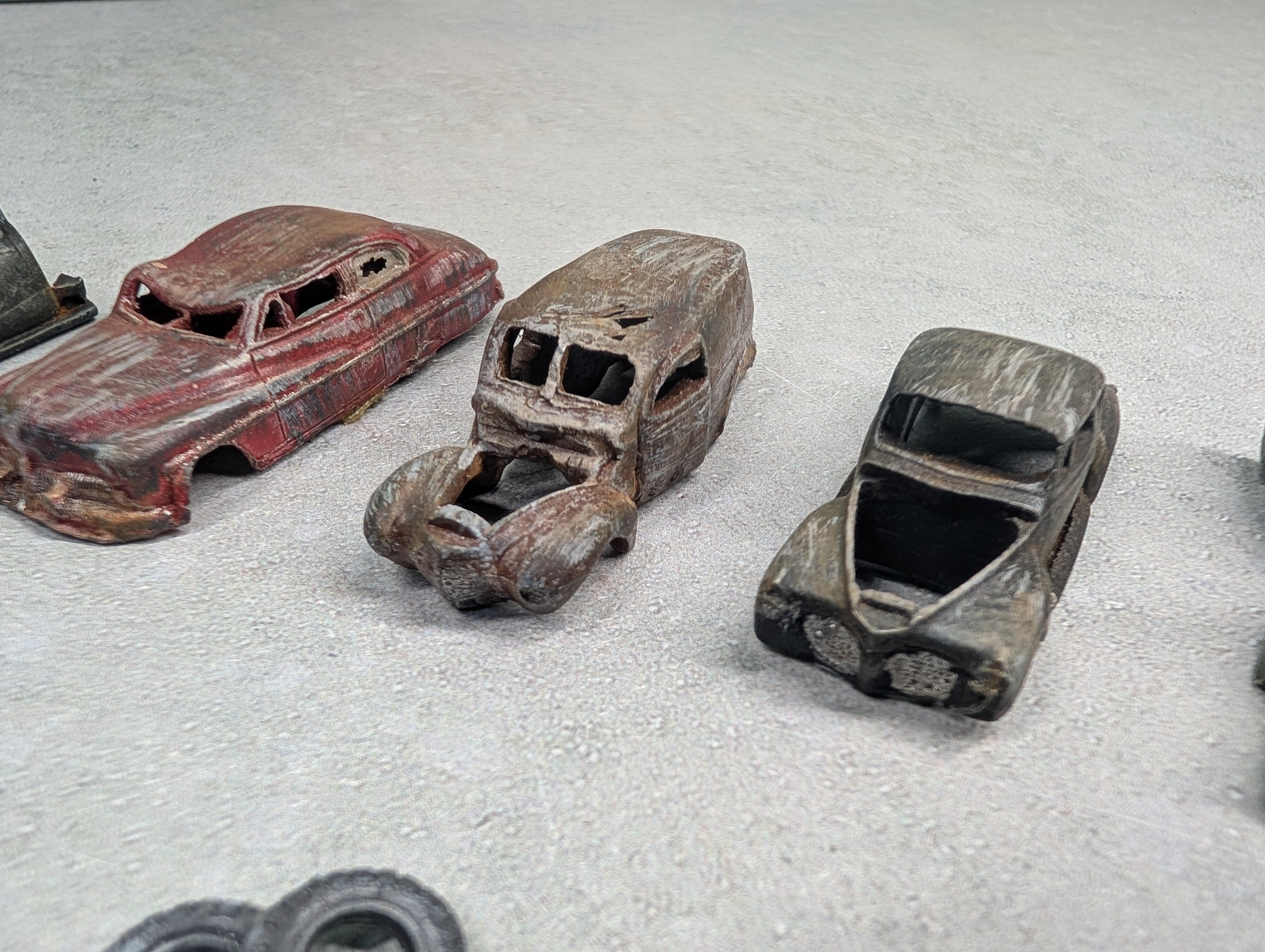 USED HO Scale Lot of Scrap Yard Cars, Car Parts & More