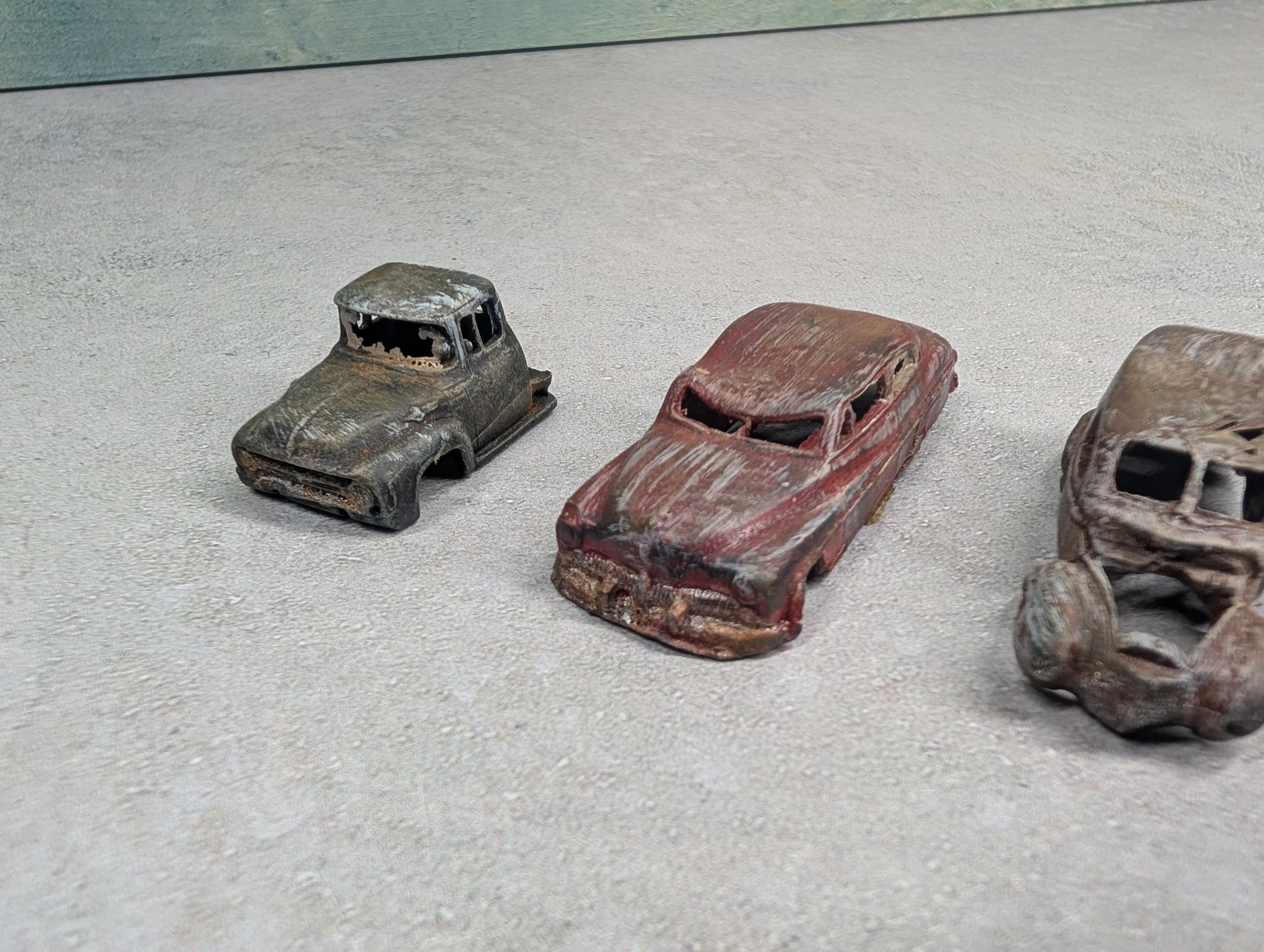 USED HO Scale Lot of Scrap Yard Cars, Car Parts & More