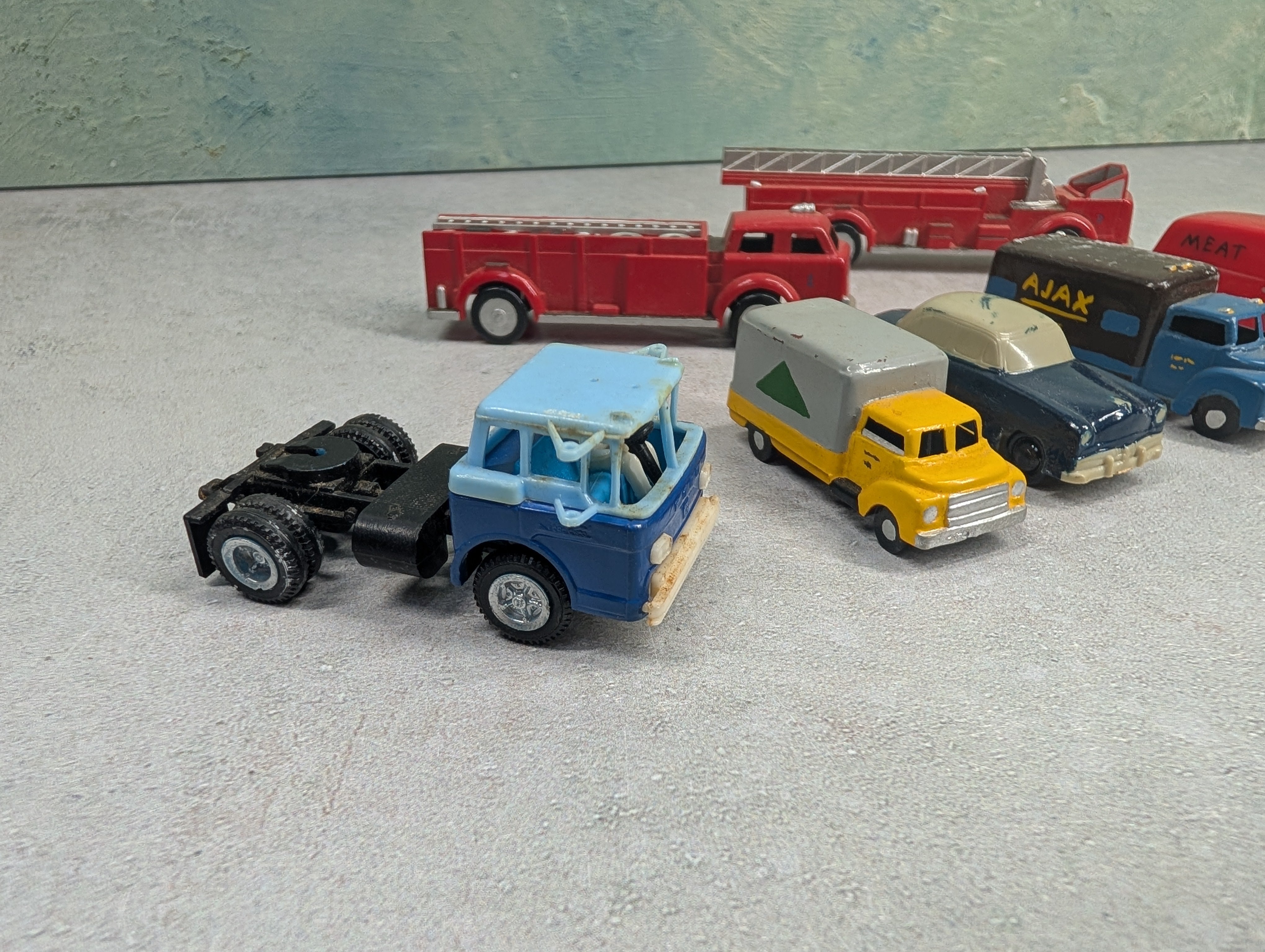 USED Marx HO Scale Varney Lot of Vehicles Fire Truck, Meat Truck (9 pcs)