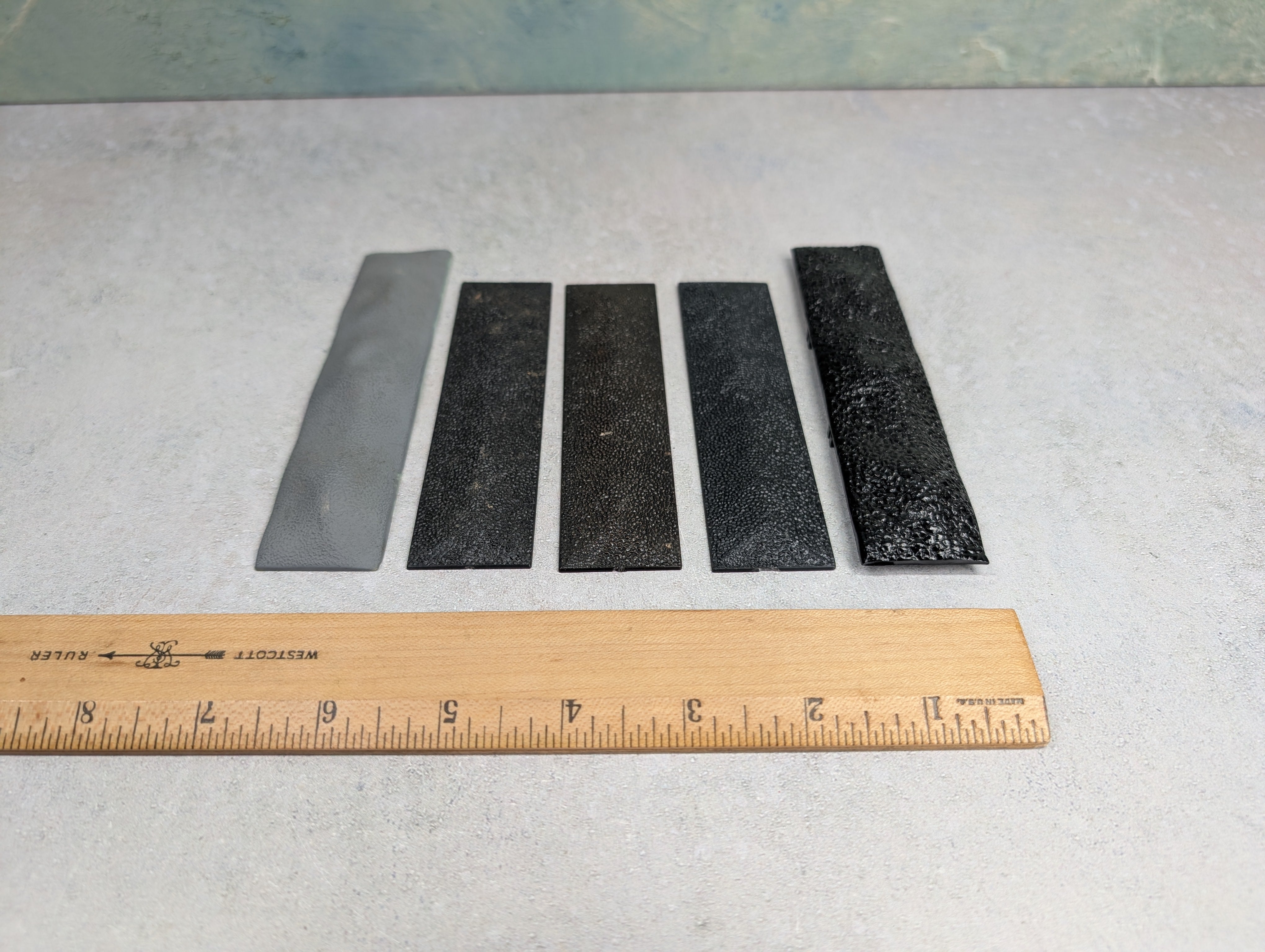 USED HO Scale Lot of Plastic Coal Loads & Ballast Load (5 pcs)