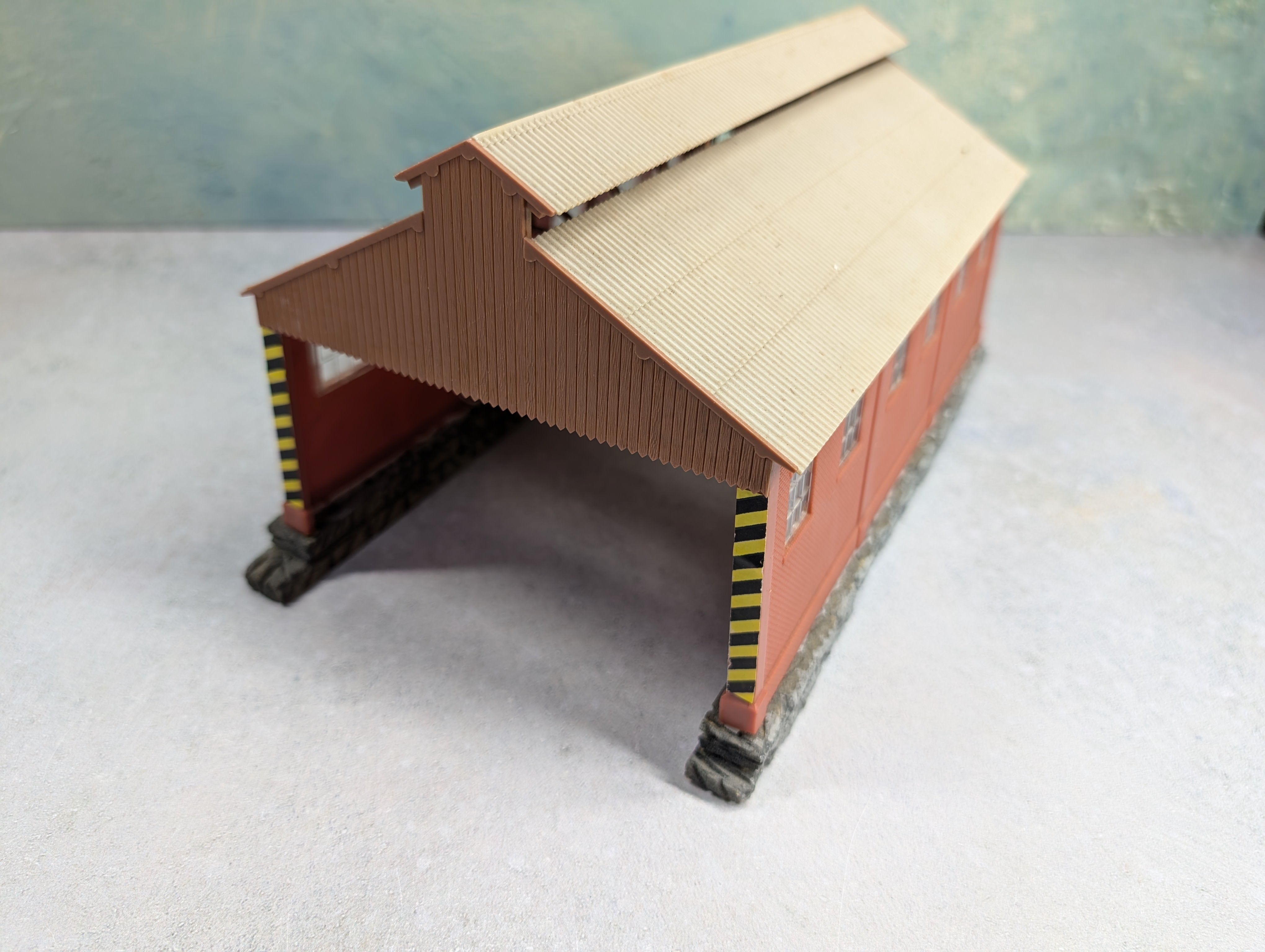 USED HO Scale Workshop / Repair Shop Building