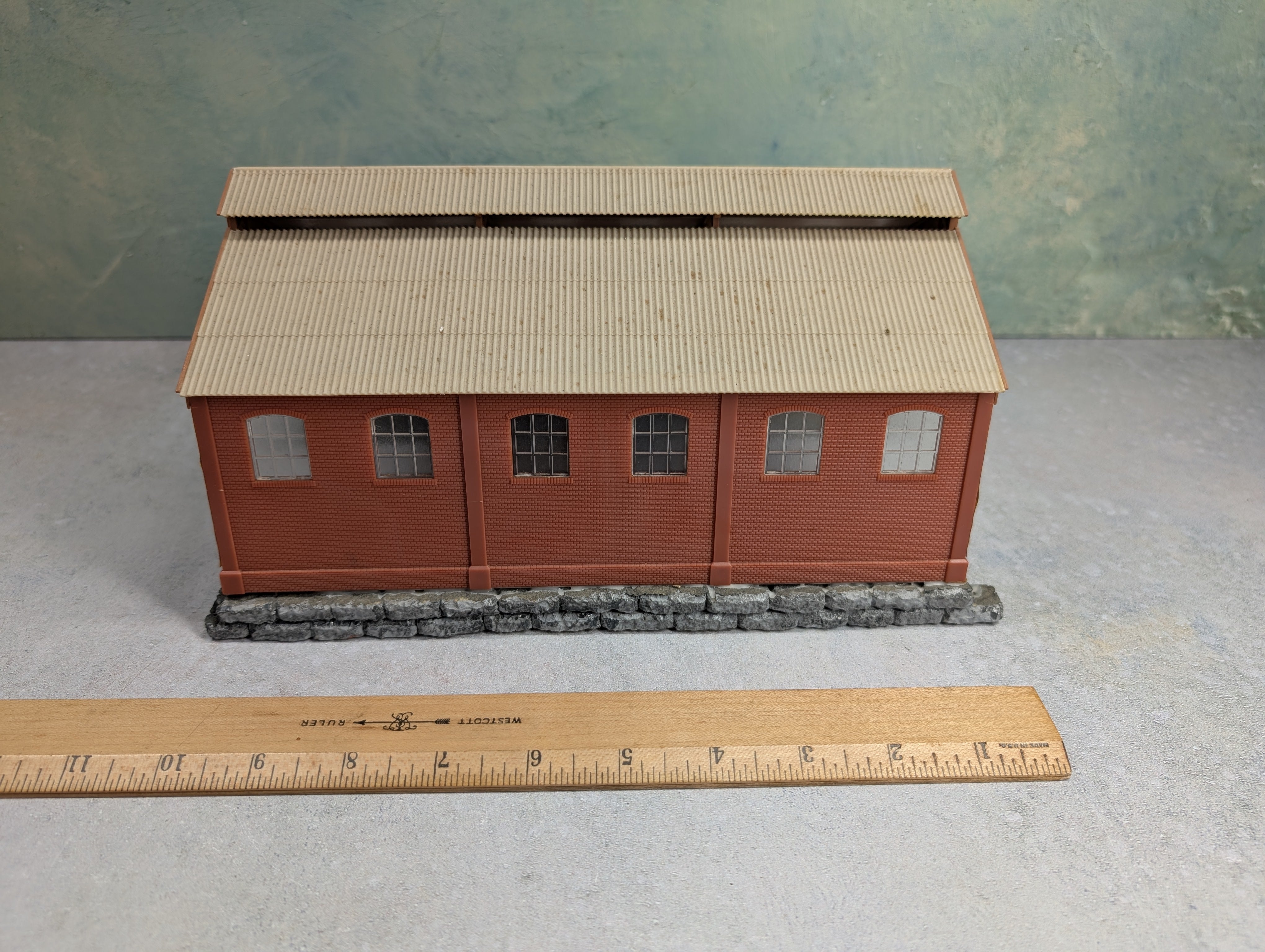 USED HO Scale Workshop / Repair Shop Building