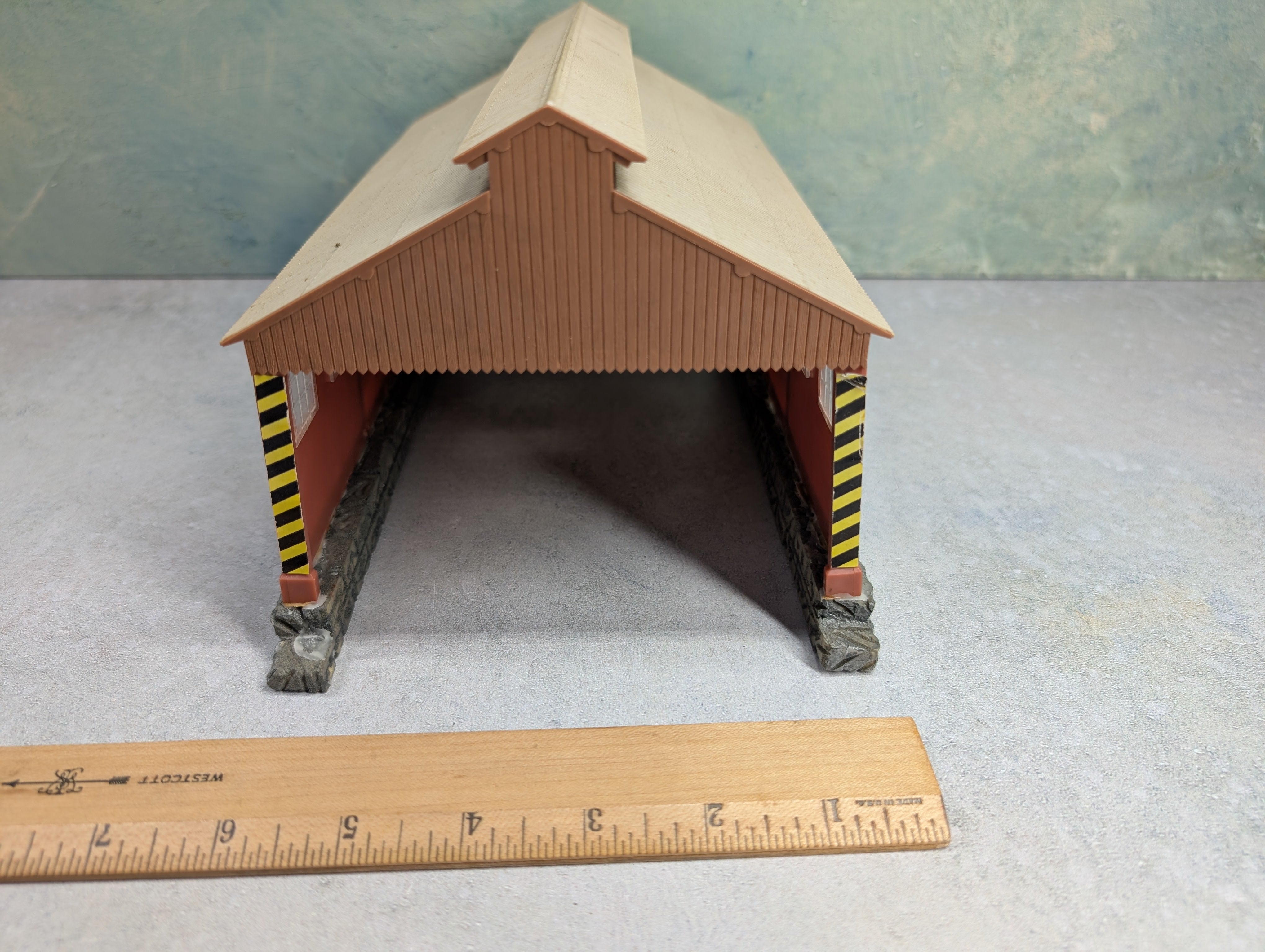 USED HO Scale Workshop / Repair Shop Building