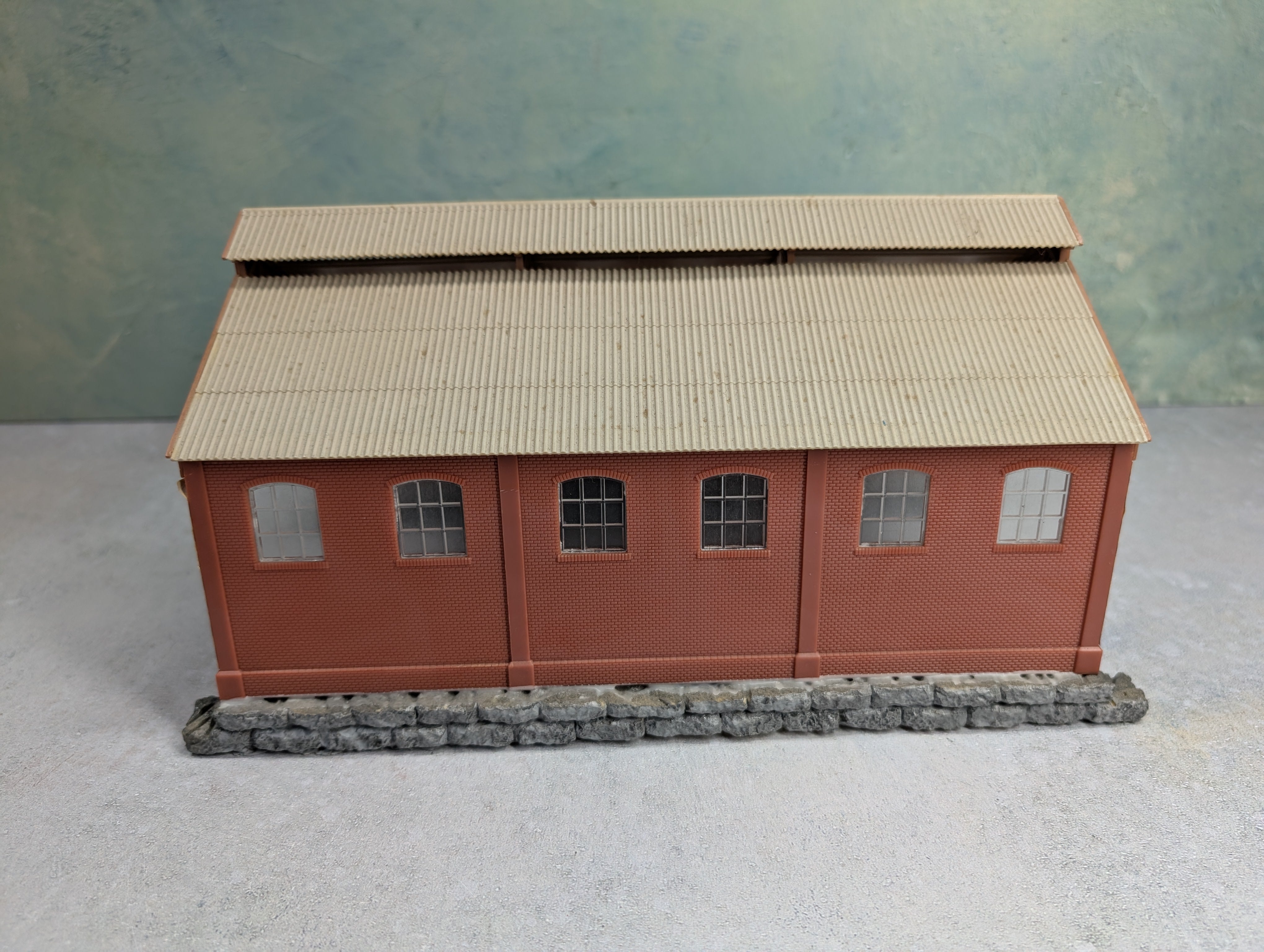 USED HO Scale Workshop / Repair Shop Building