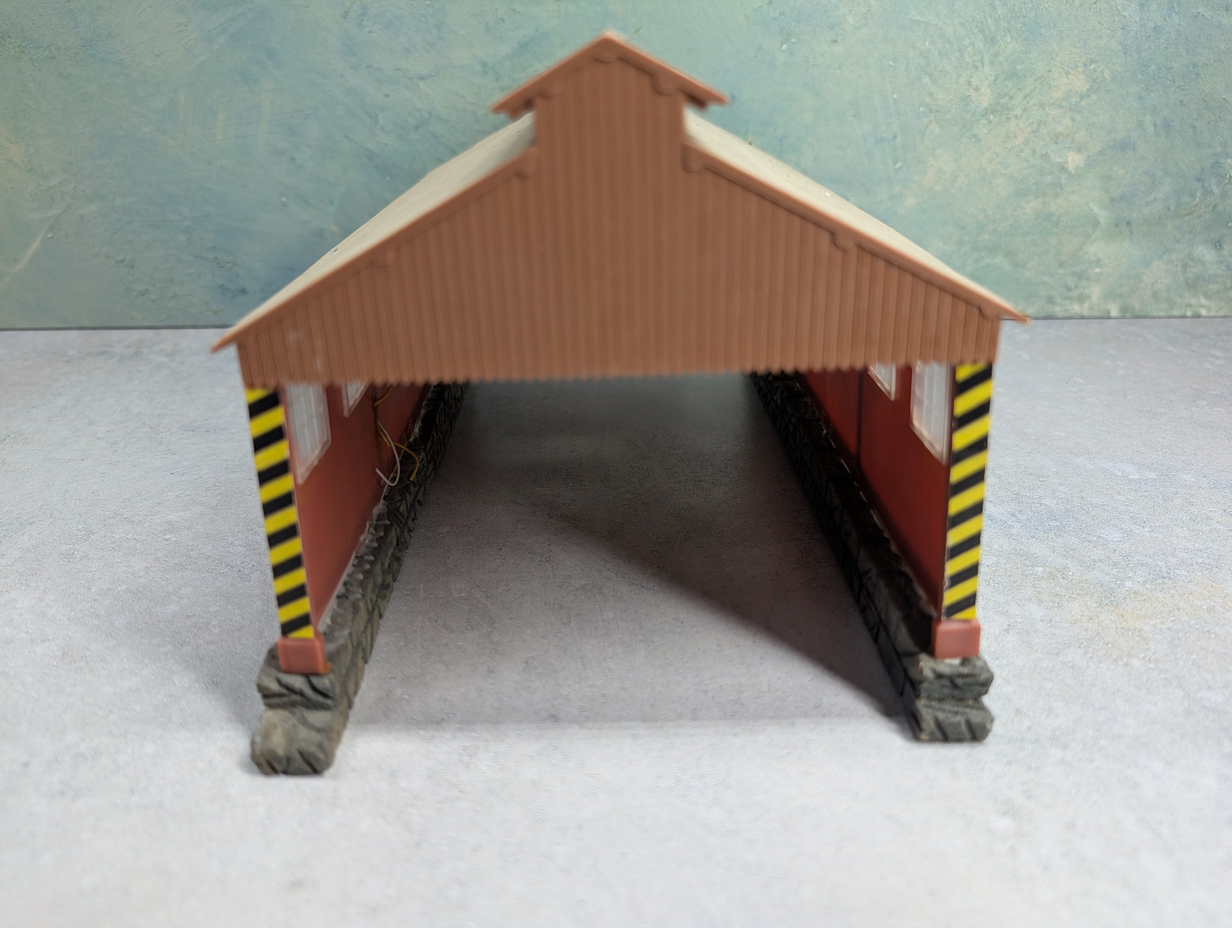 USED HO Scale Workshop / Repair Shop Building