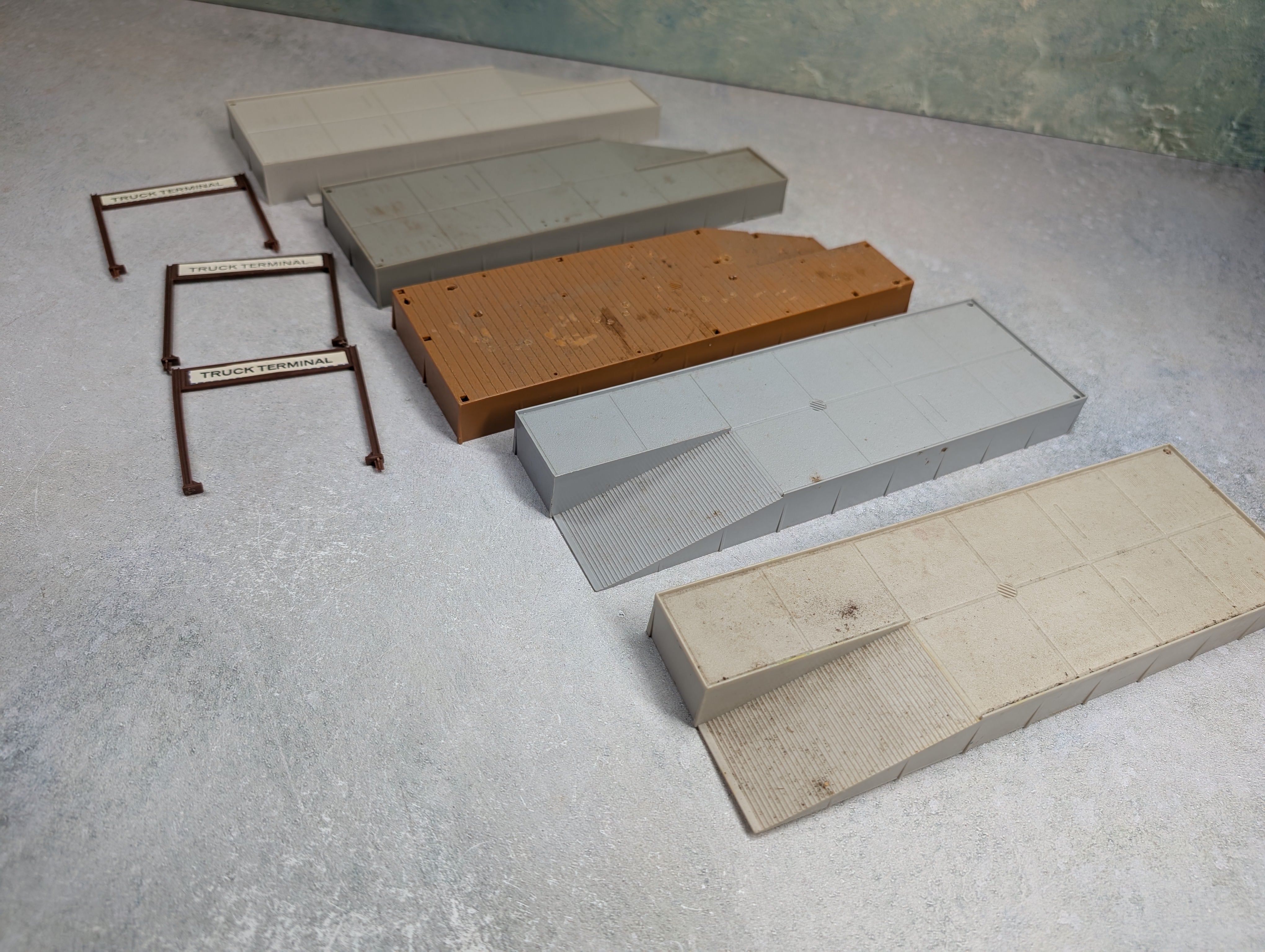 USED HO Scale Lot of Truck Terminal Ramps