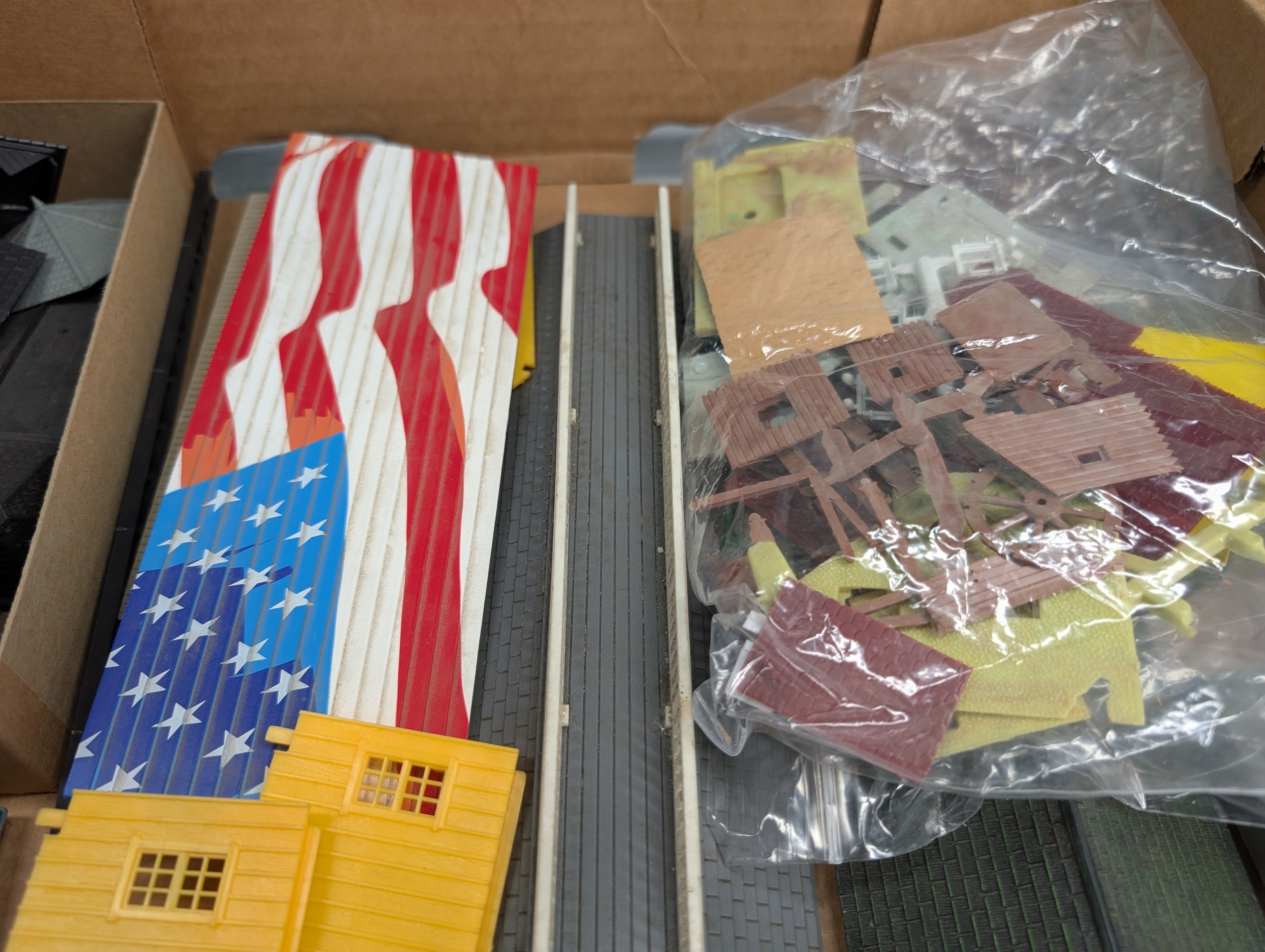 USED HO Scale Lot of Building Parts, Roofs and other pieces