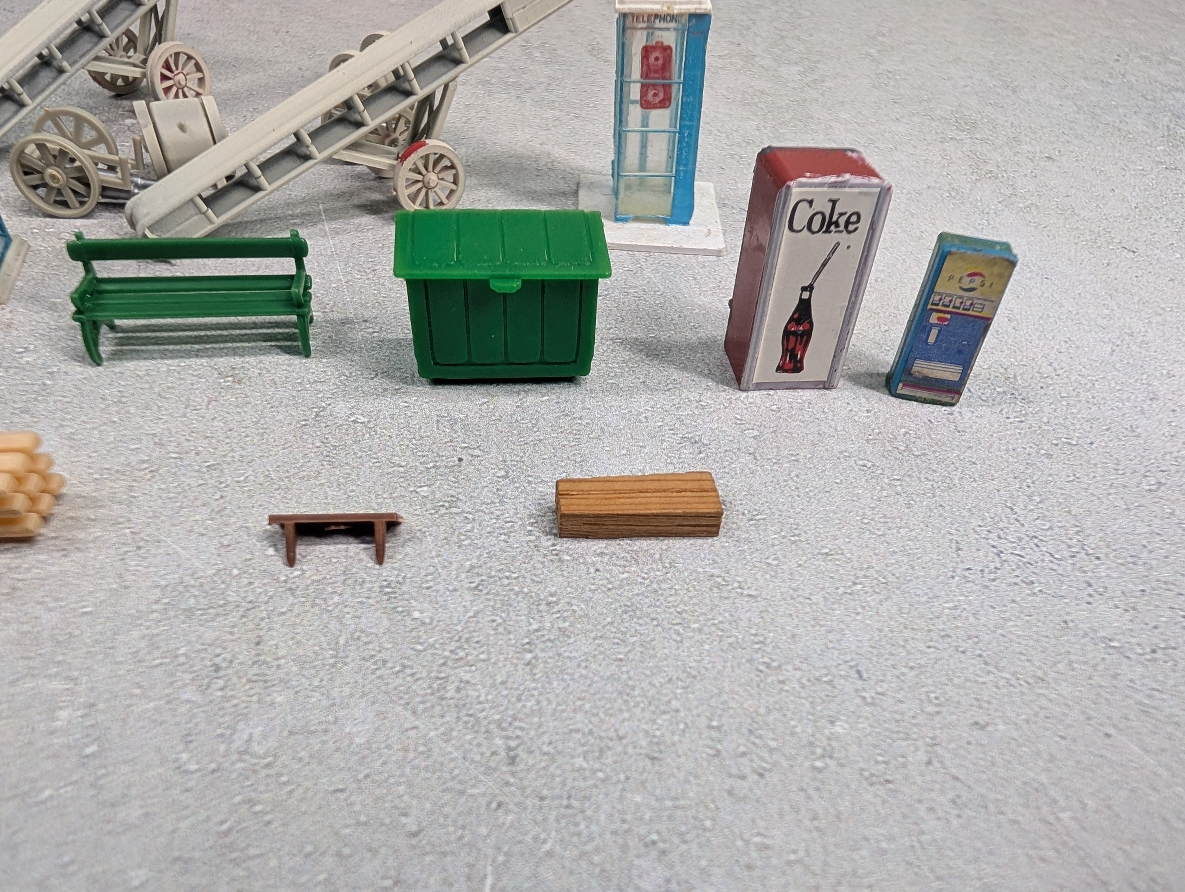 USED HO Scale Lot of Various Layout Details, Coke Machine, Dumpster, Park Bench & More
