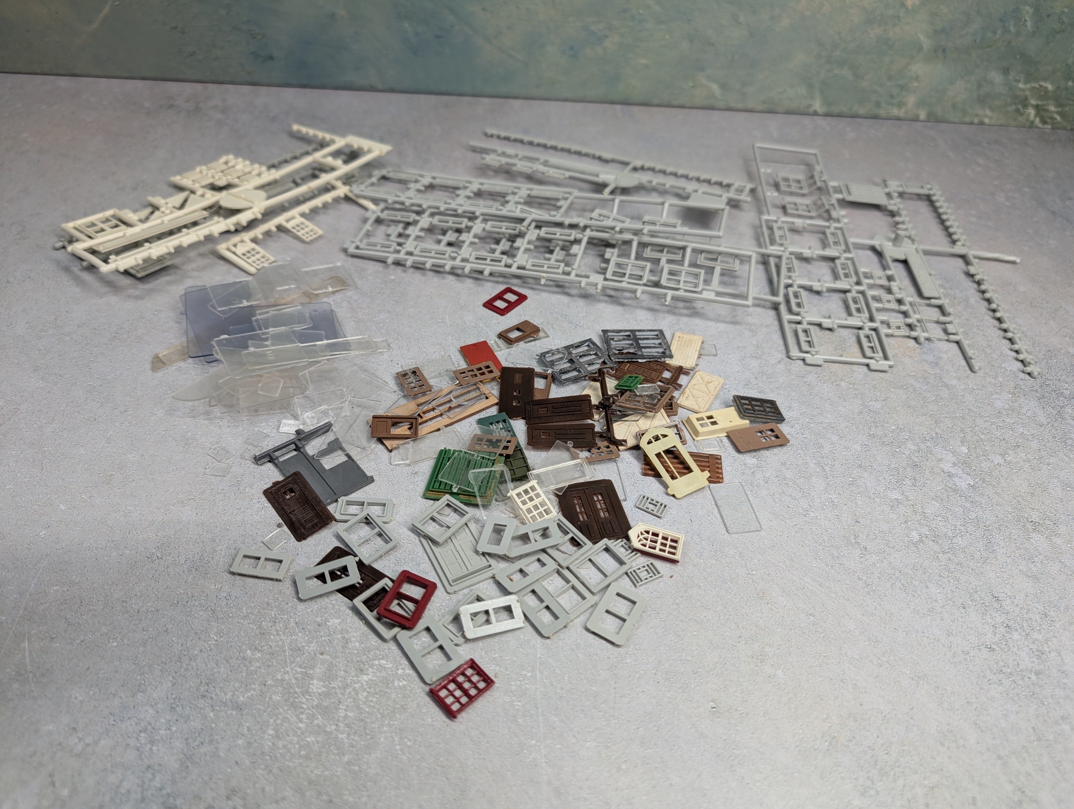 USED HO Scale Lot of Building Windows, Doors & Other Parts