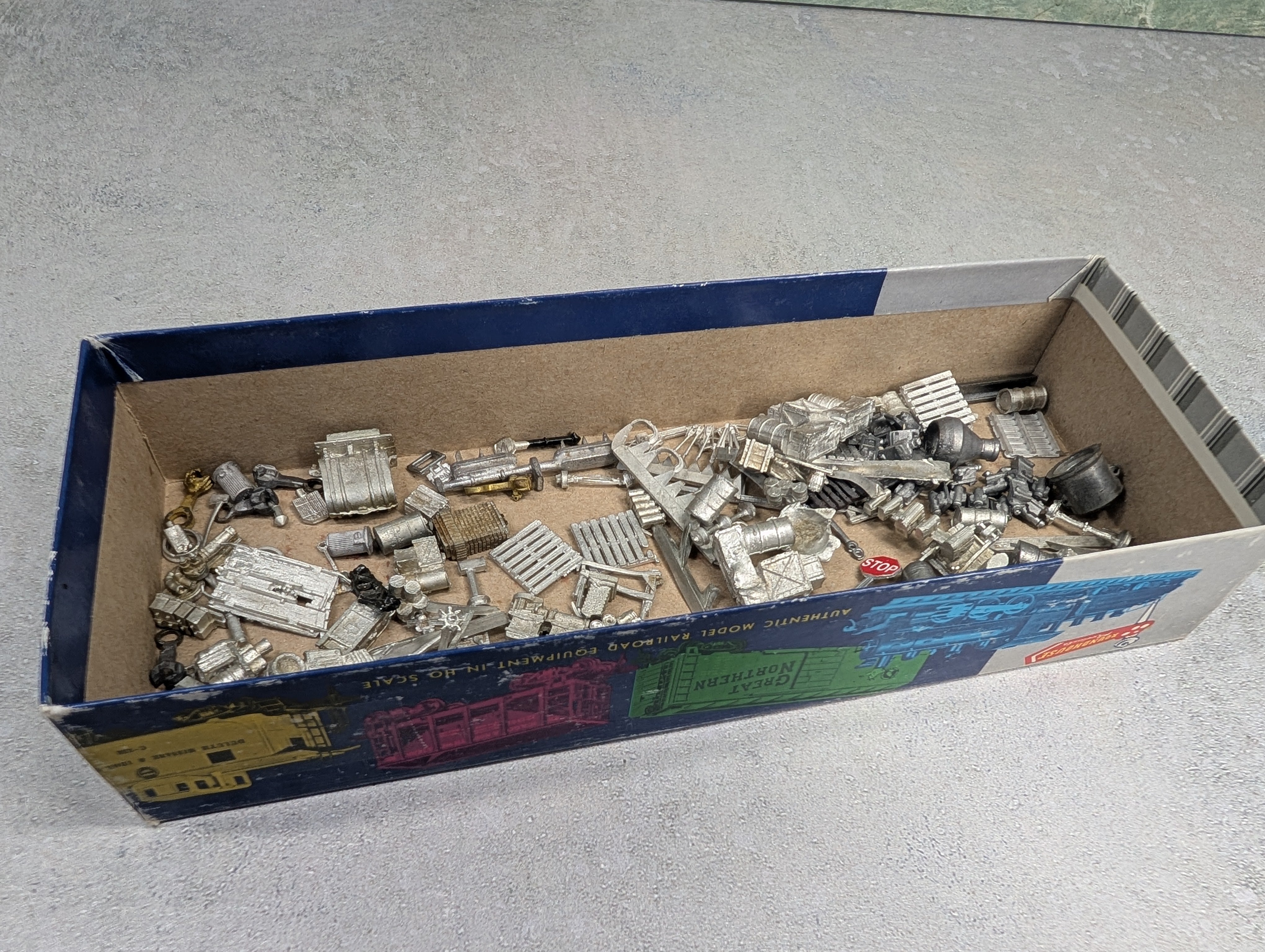 USED HO Scale Large Lot of Pewter and Metal Detail & Scene Parts, Pallets, Signs & more