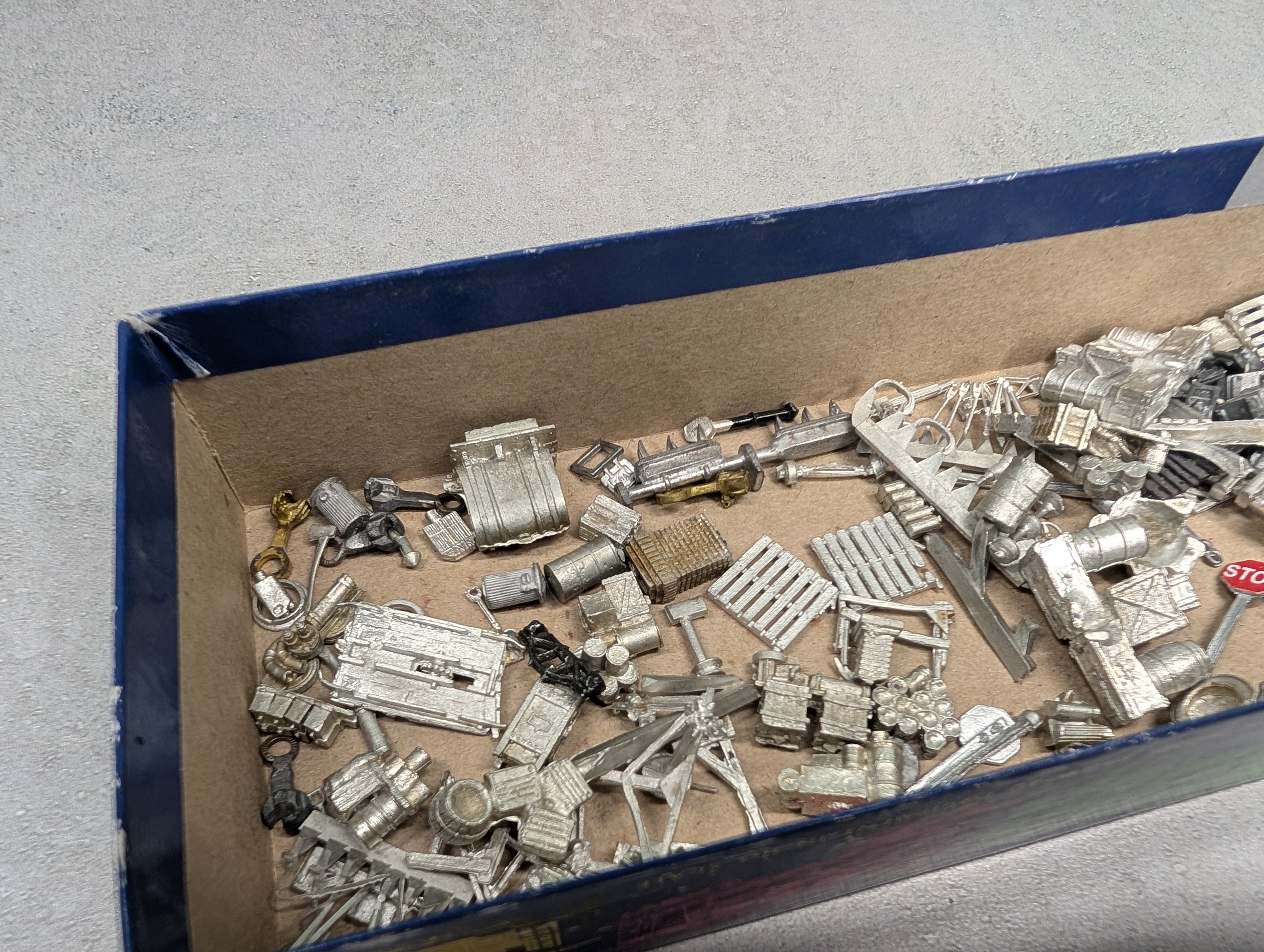 USED HO Scale Large Lot of Pewter and Metal Detail & Scene Parts, Pallets, Signs & more