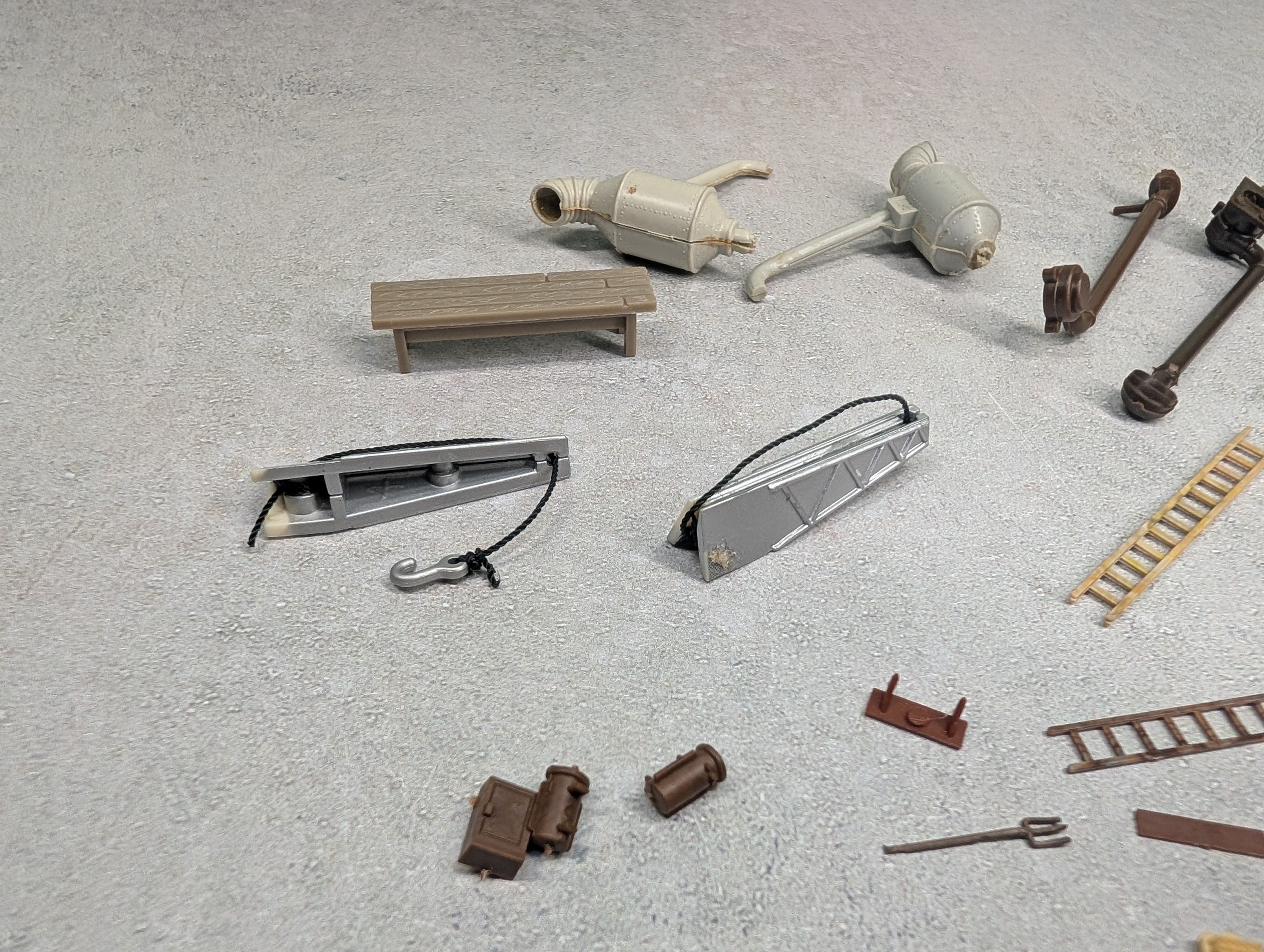 USED HO Scale Lot of Ladders, Industrial Building Parts, Pallets, Crates and More