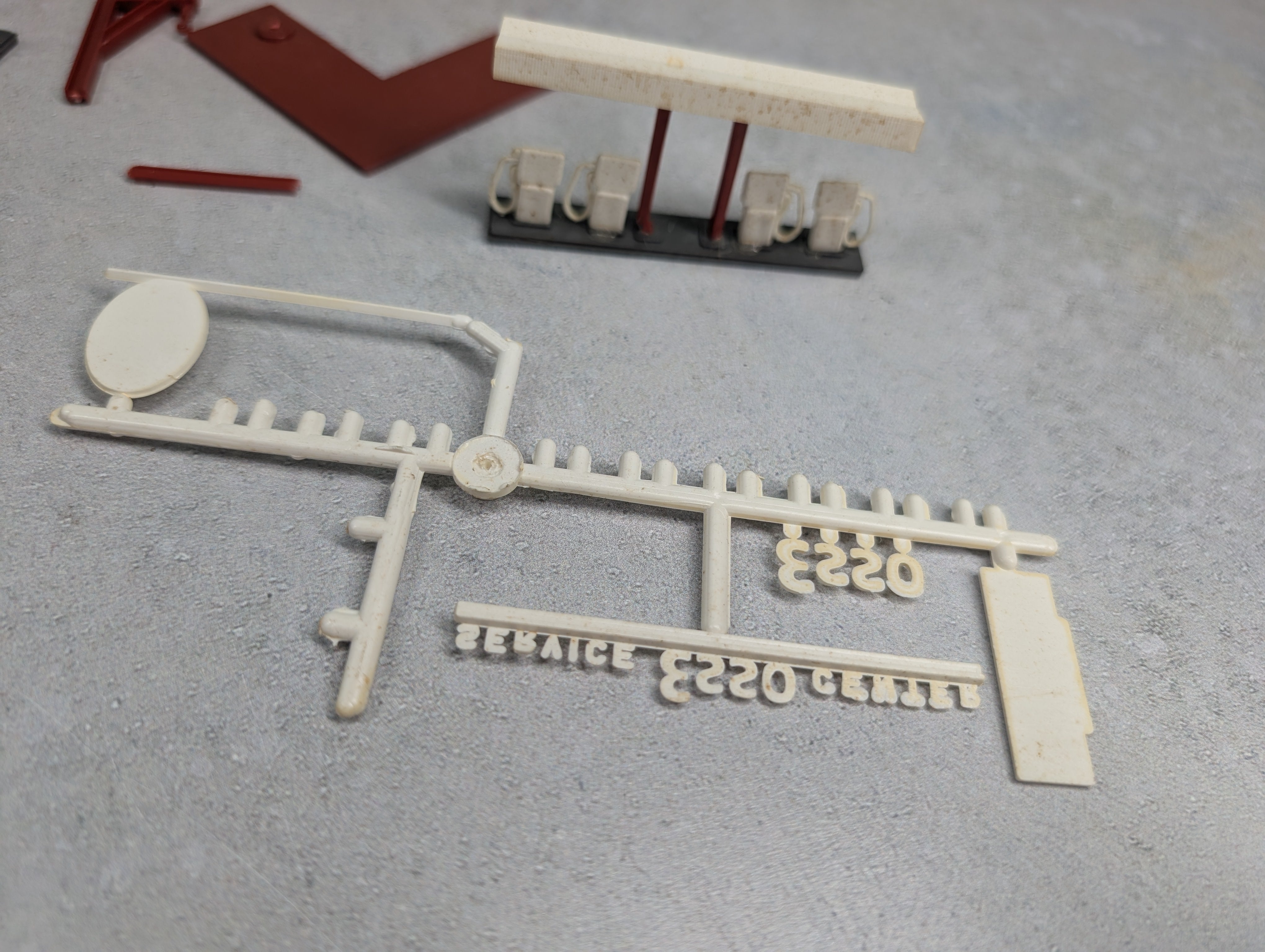 USED HO Scale Lot of Esso Gas Station Detail Parts