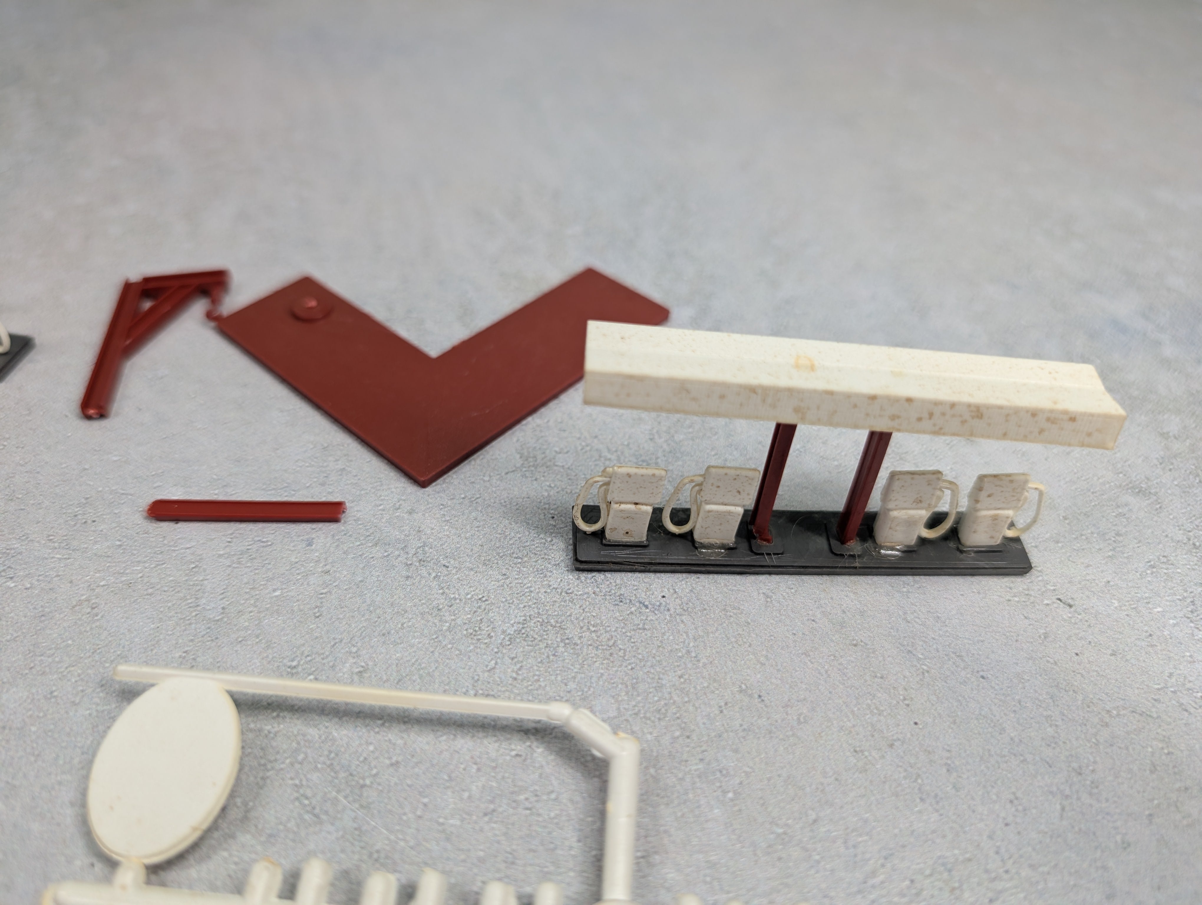 USED HO Scale Lot of Esso Gas Station Detail Parts