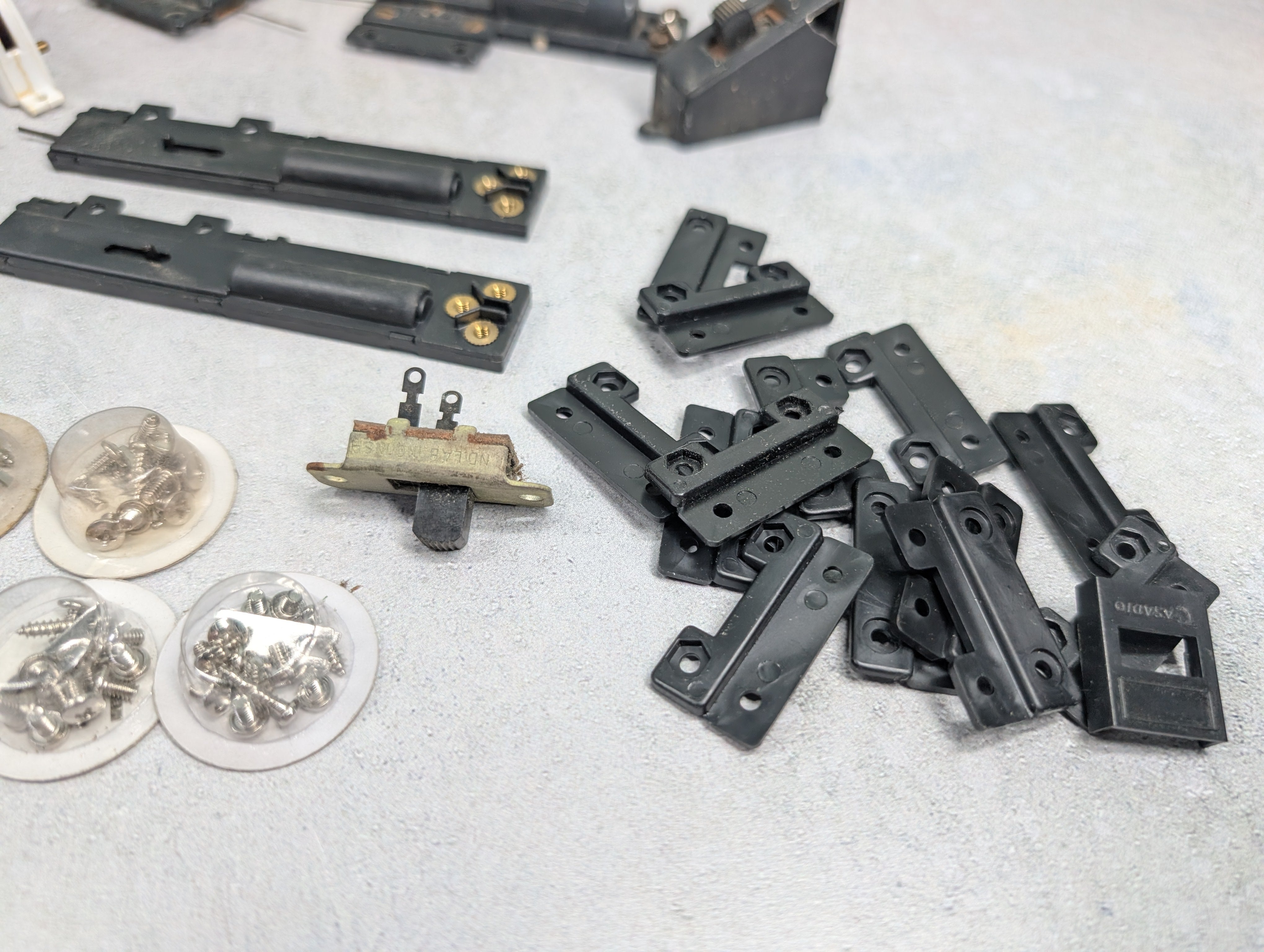 USED Atlas HO Scale Lot of Switch Machines, Screws & Parts (Untested)