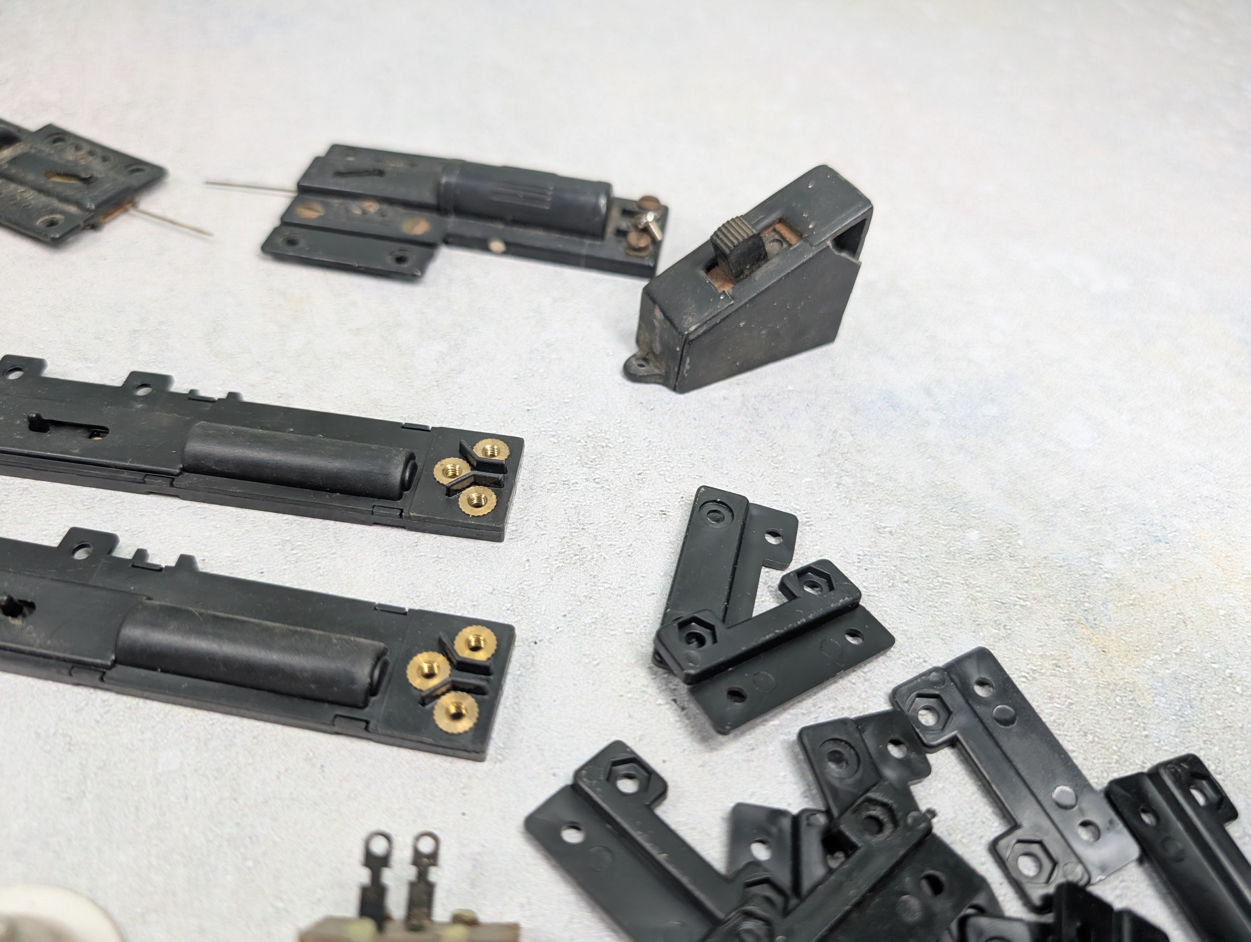 USED Atlas HO Scale Lot of Switch Machines, Screws & Parts (Untested)