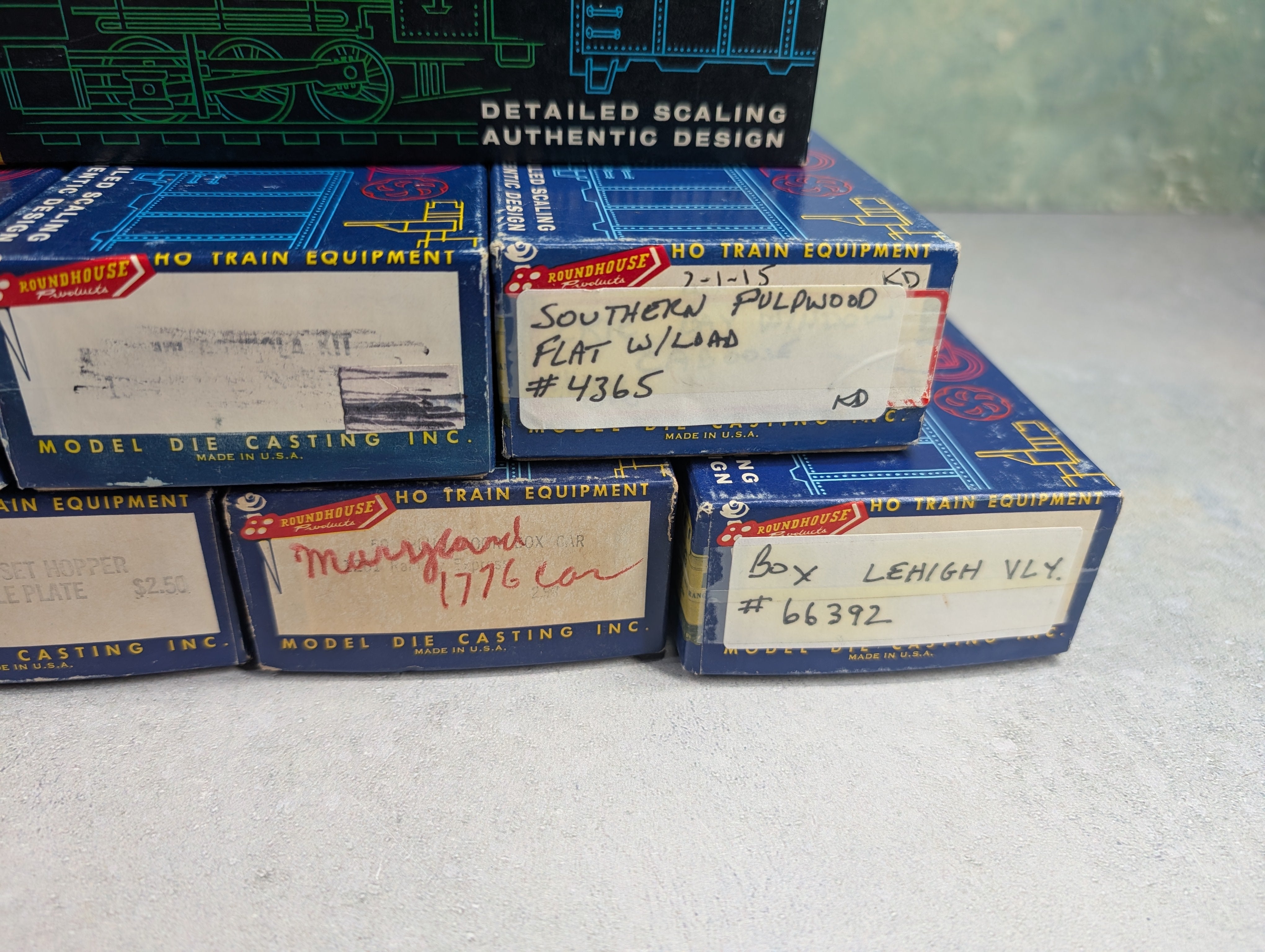 USED Roundhouse HO Scale Empty Boxes For Storage (8 pcs)