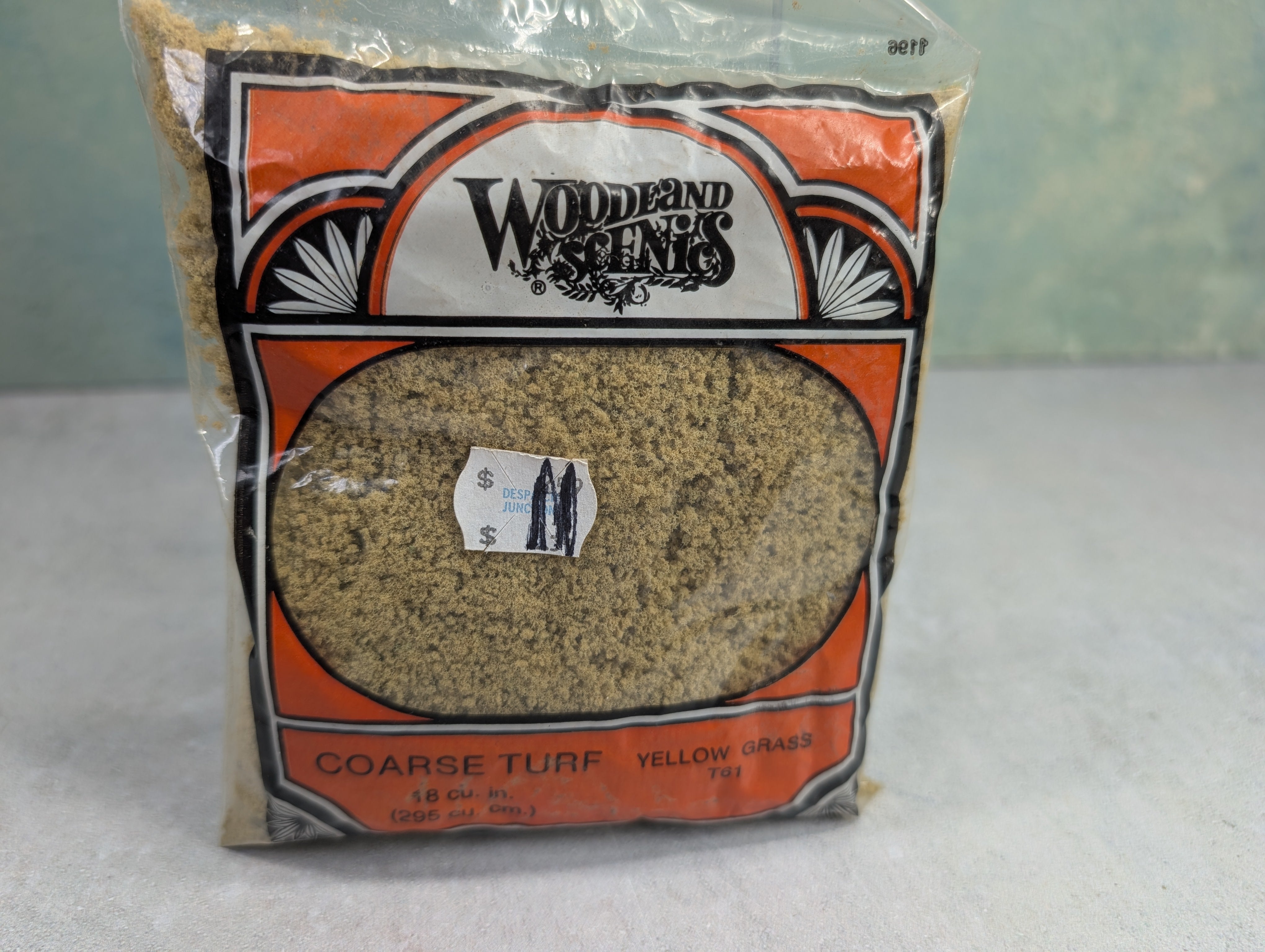 USED Woodland Scenics T61 MULTI Scale Coarse Turf Yellow Grass