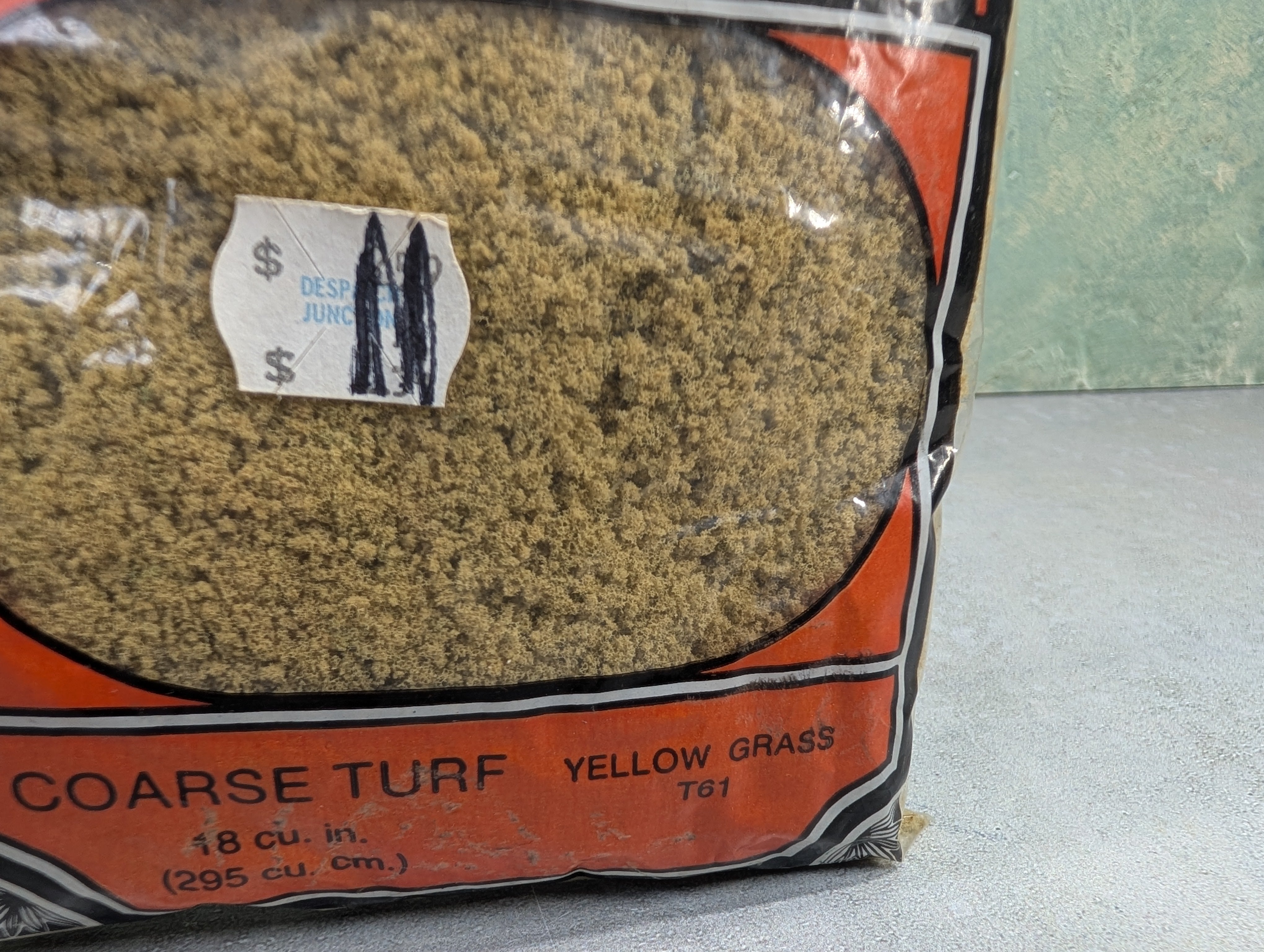 USED Woodland Scenics T61 MULTI Scale Coarse Turf Yellow Grass