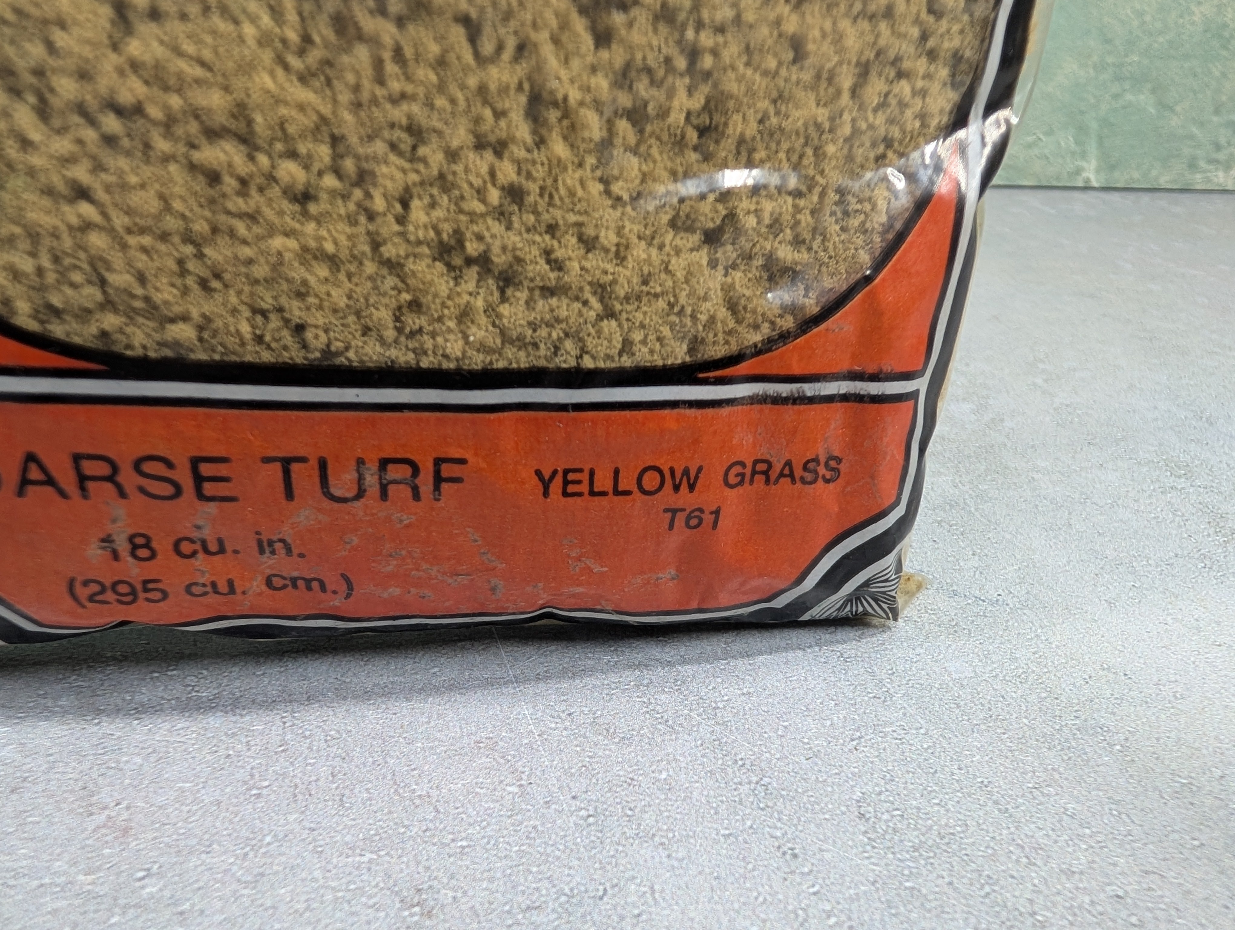USED Woodland Scenics T61 MULTI Scale Coarse Turf Yellow Grass