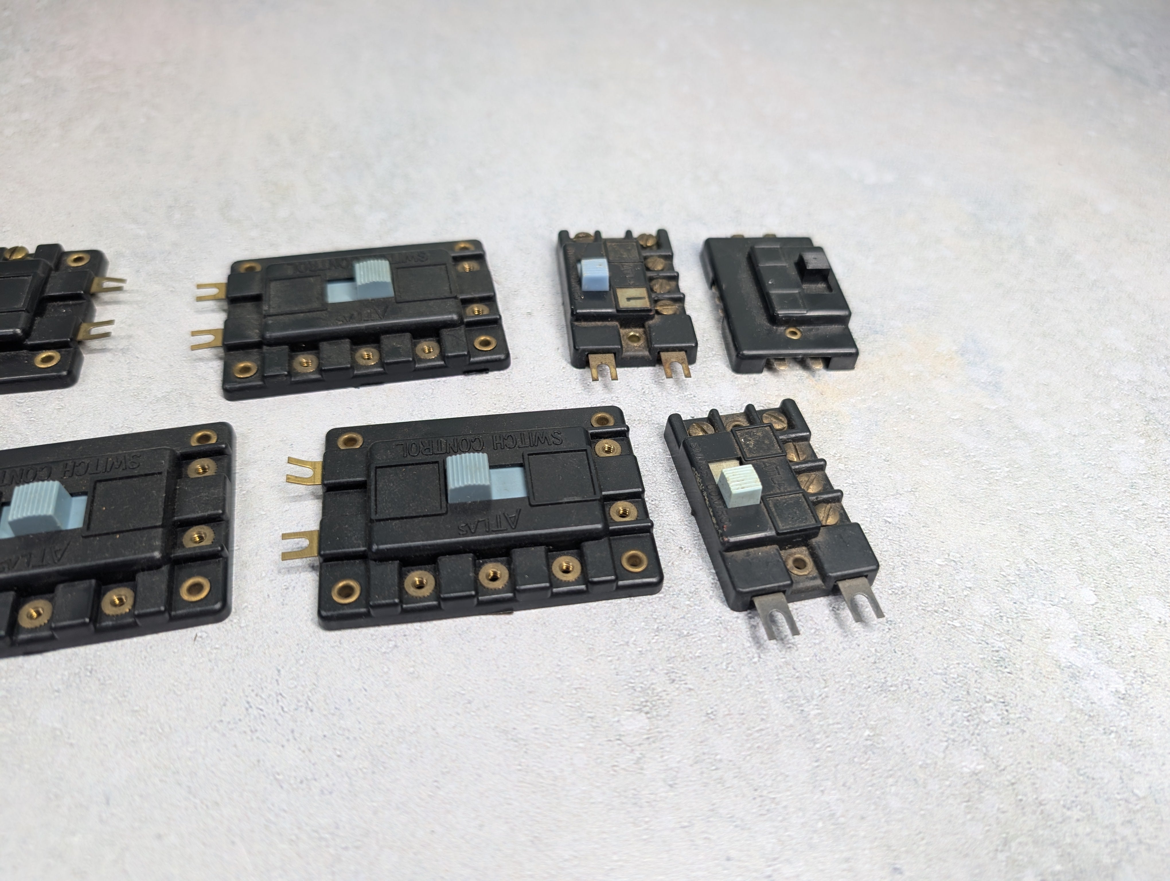 USED Atlas MULTI Scale Lot of Switch Control Boxes (Large and Small Sizes) (10 pcs)