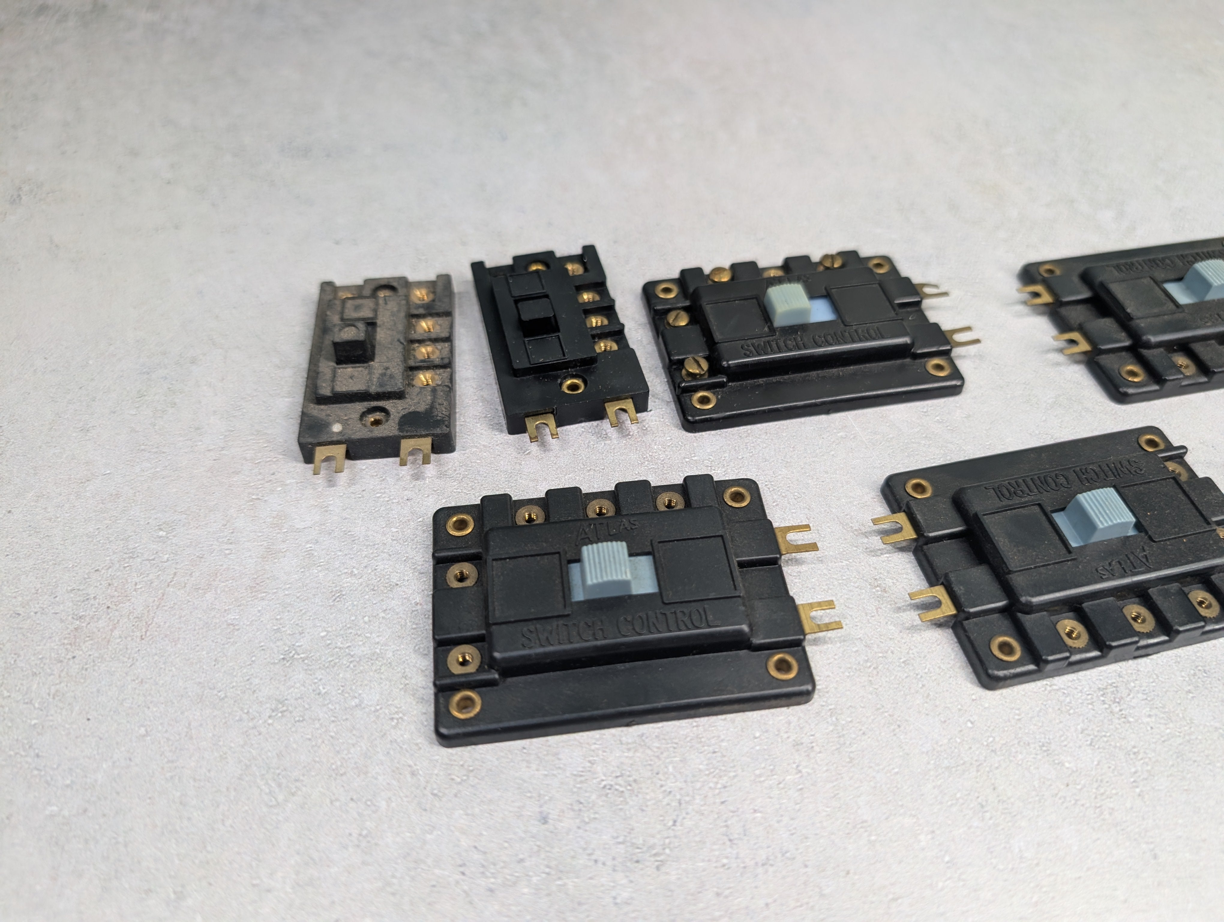 USED Atlas MULTI Scale Lot of Switch Control Boxes (Large and Small Sizes) (10 pcs)