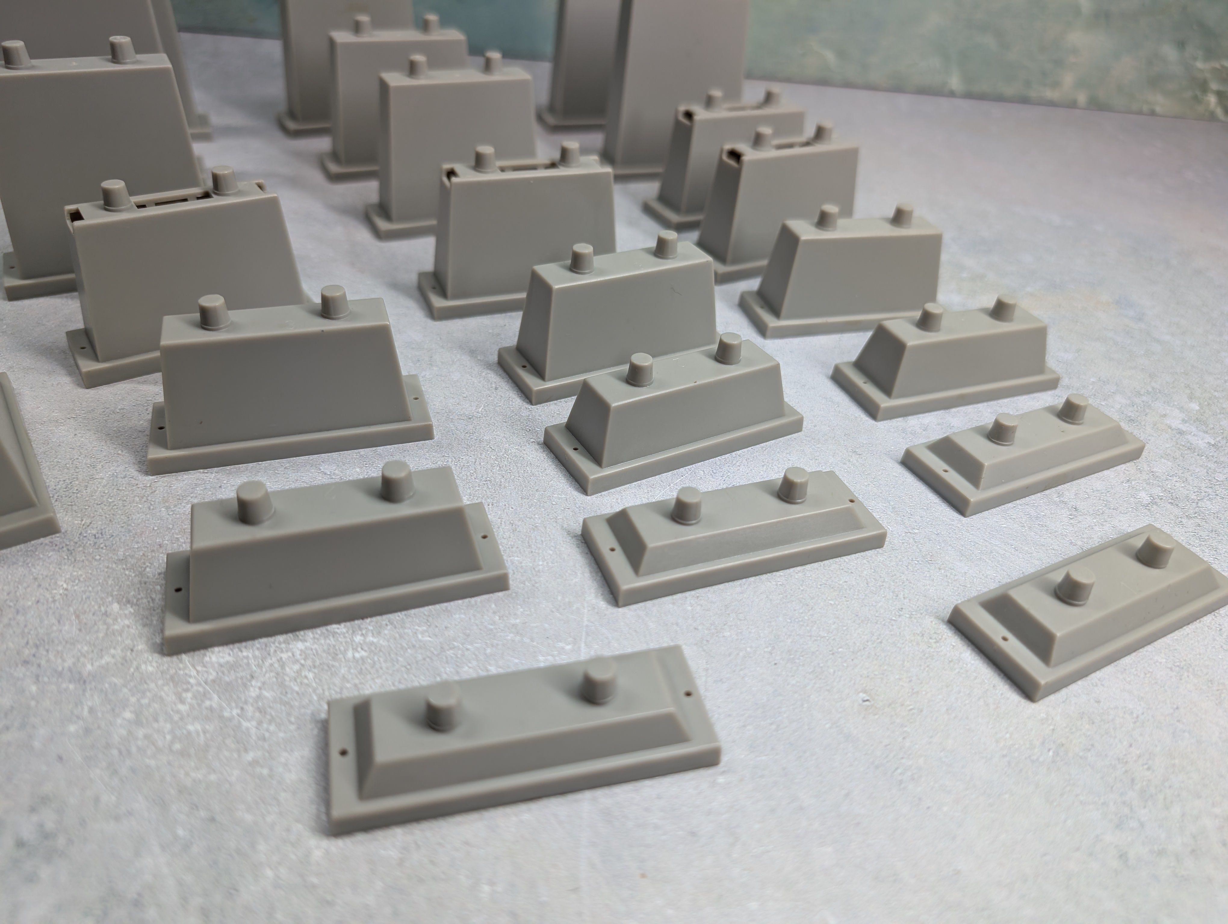 USED Life-Like HO Scale Lot of Bridge Piers (23 pcs)