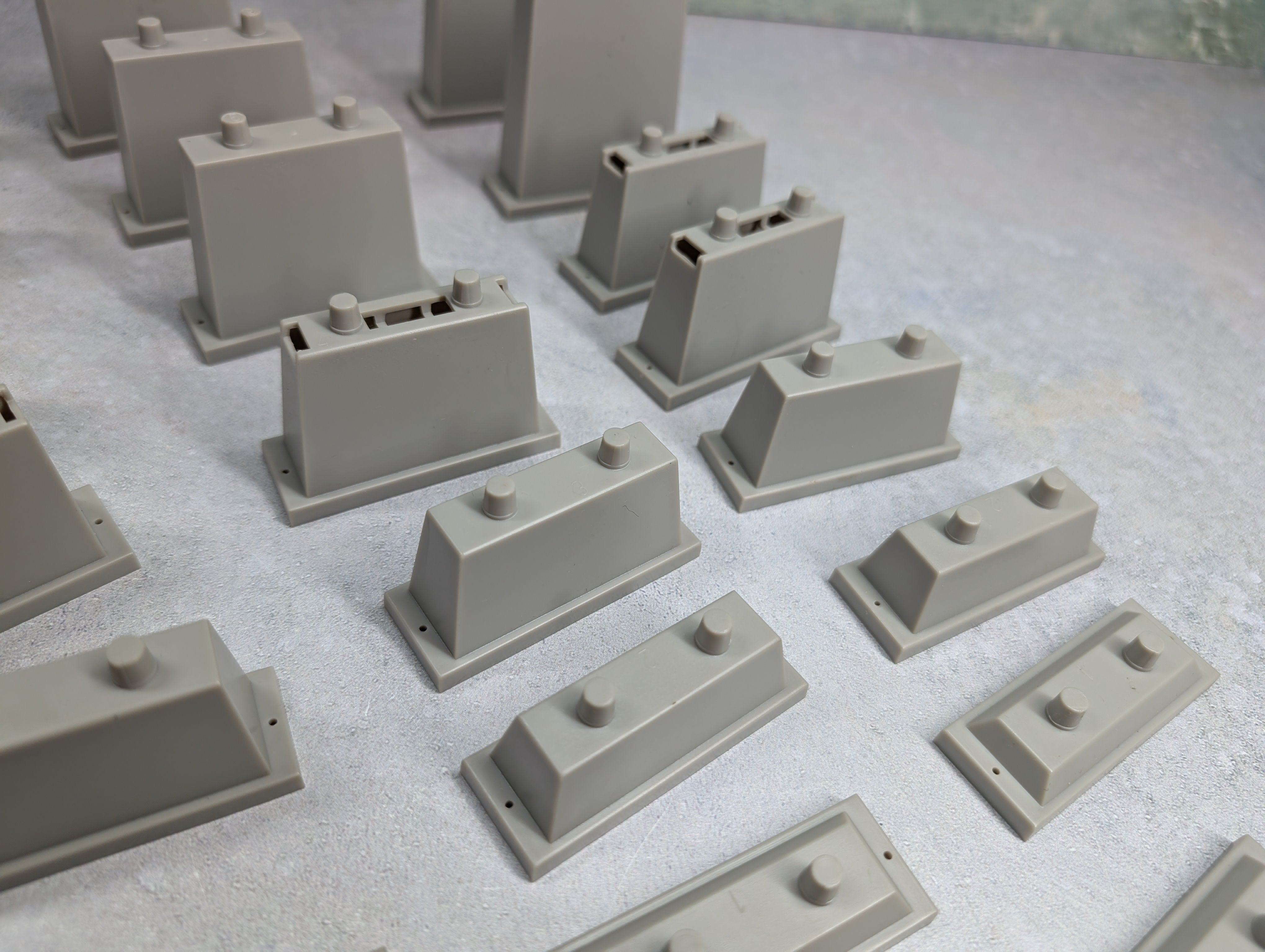 USED Life-Like HO Scale Lot of Bridge Piers (23 pcs)