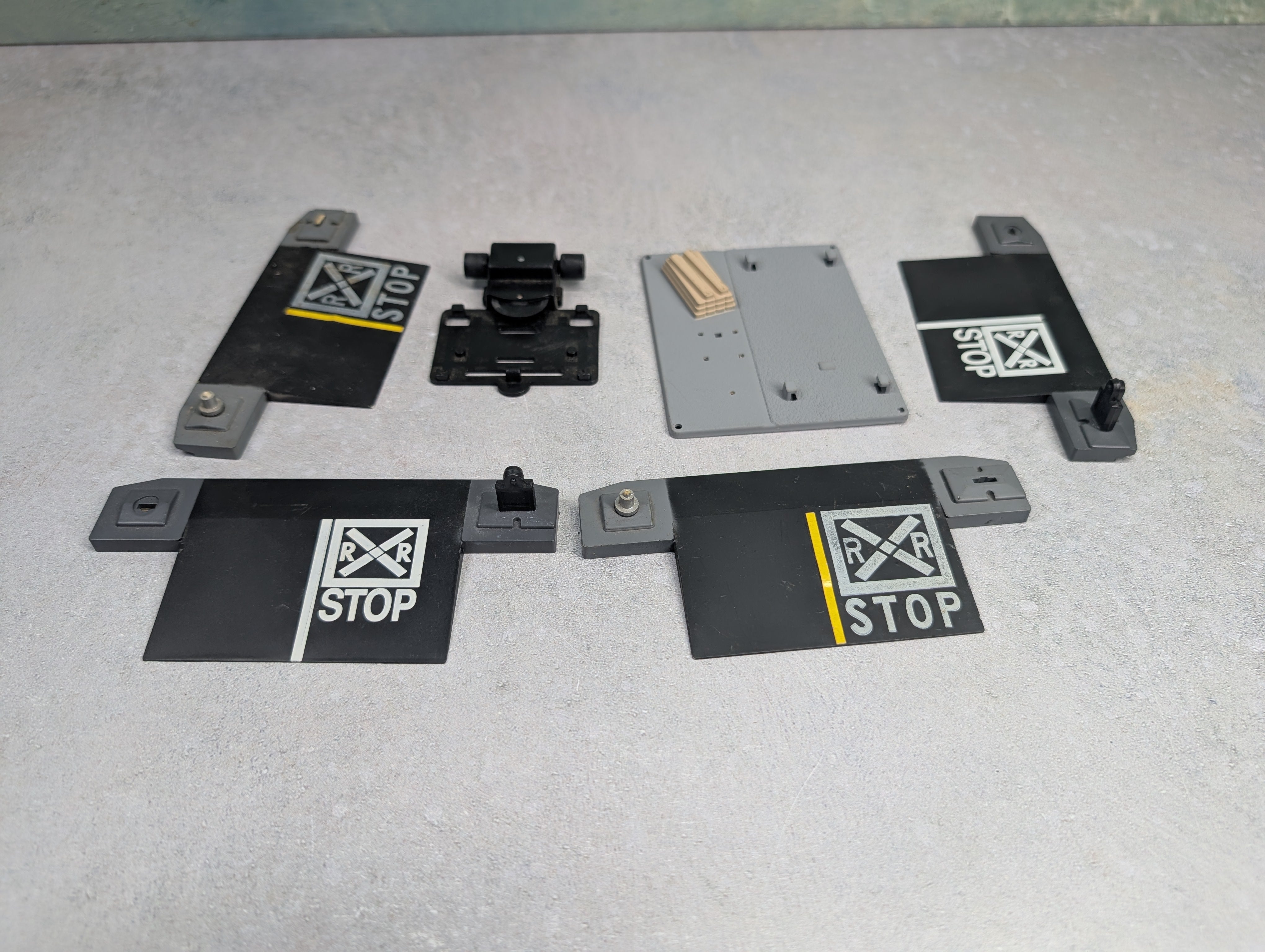 USED Bachmann HO Scale Lot of Various Track Accessory Pieces (6 pcs)