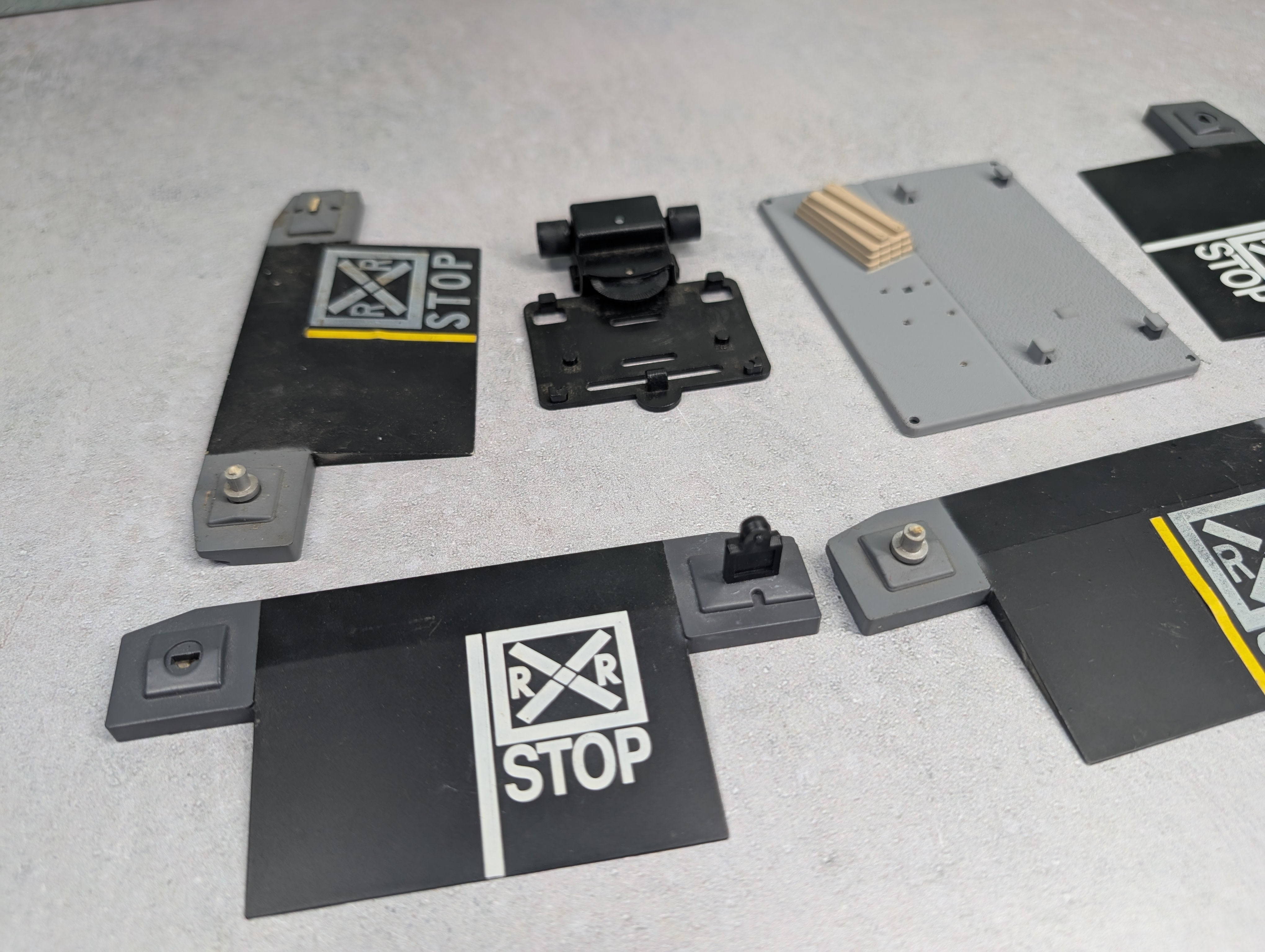 USED Bachmann HO Scale Lot of Various Track Accessory Pieces (6 pcs)