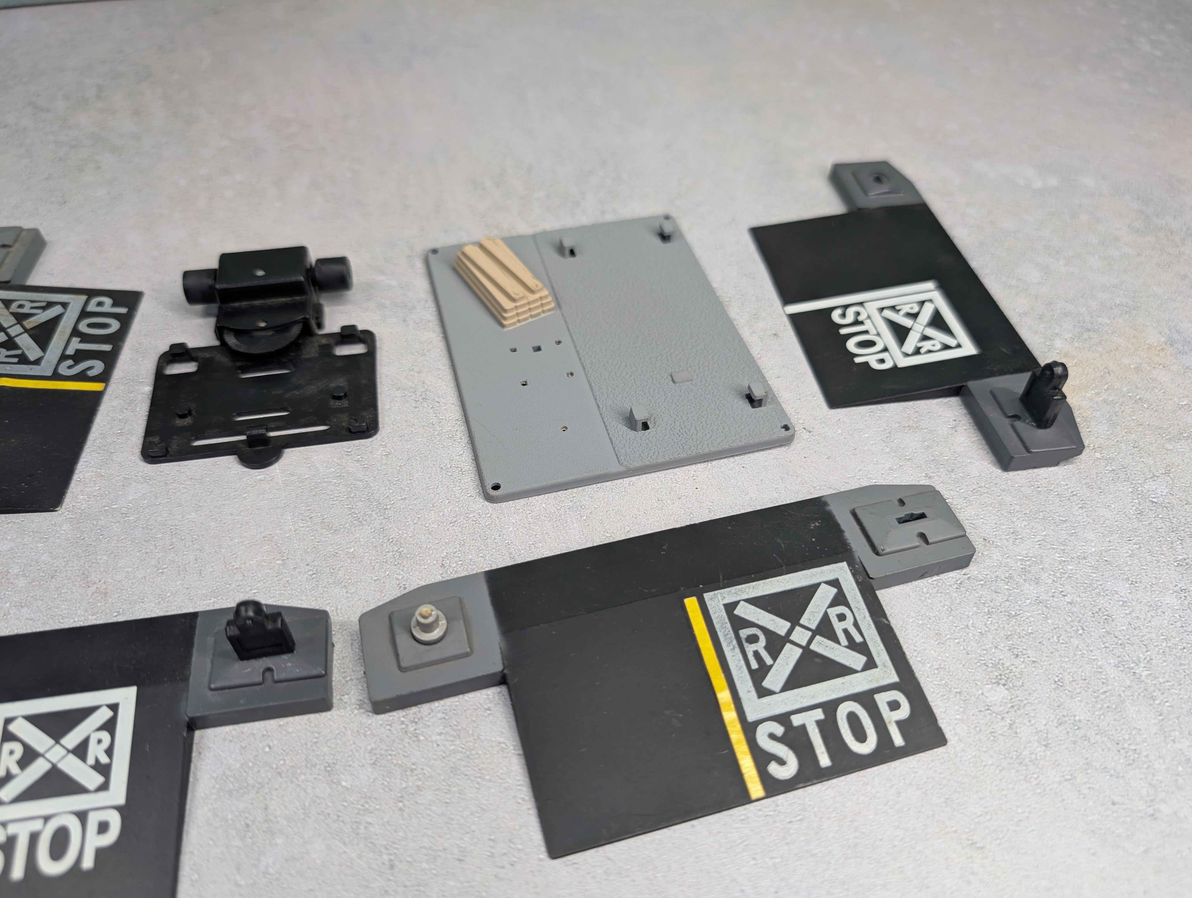 USED Bachmann HO Scale Lot of Various Track Accessory Pieces (6 pcs)