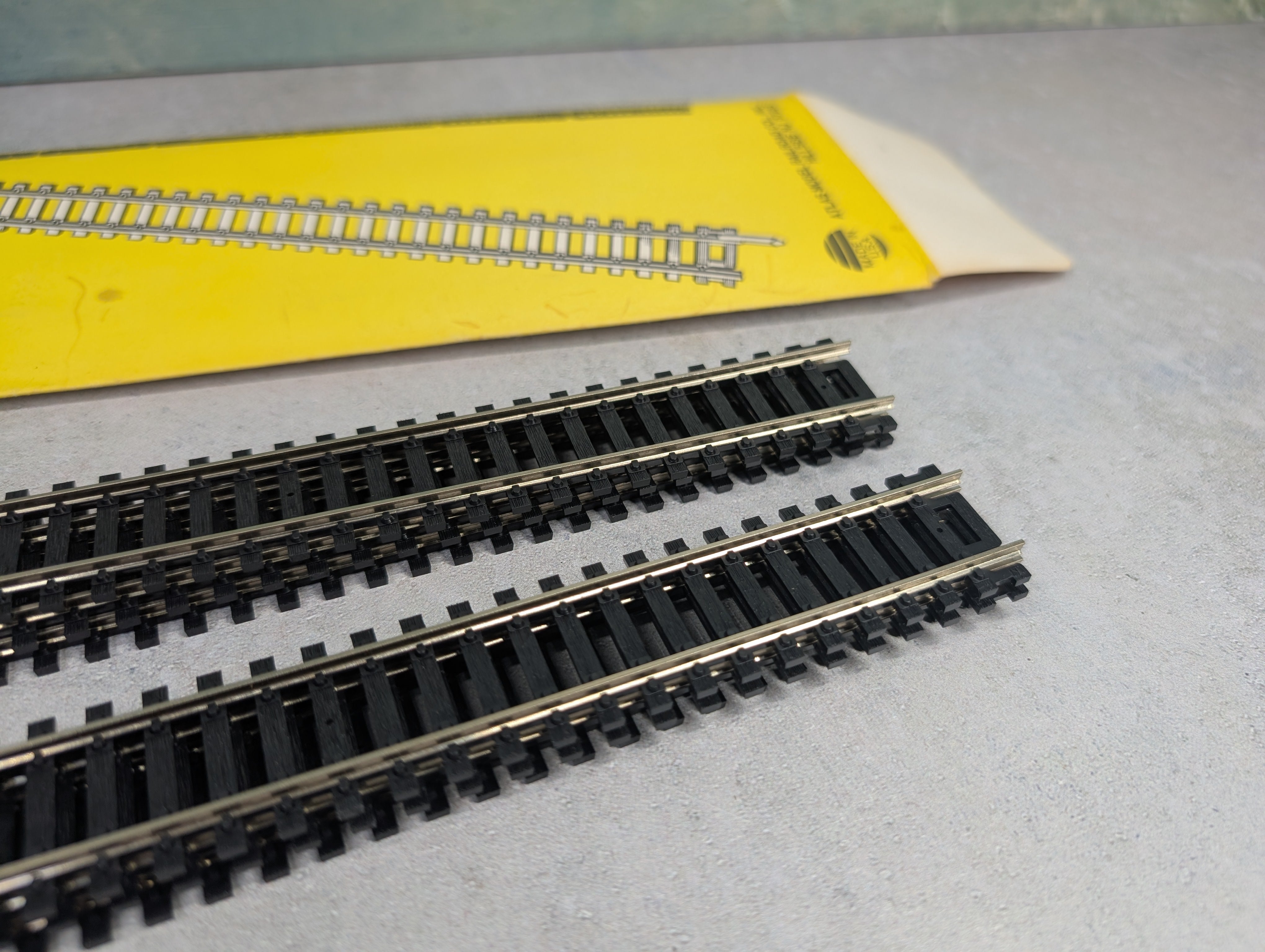 USED Atlas 821 HO Scale 9" Straight Track Nickel Silver Code 100 (6 pcs)