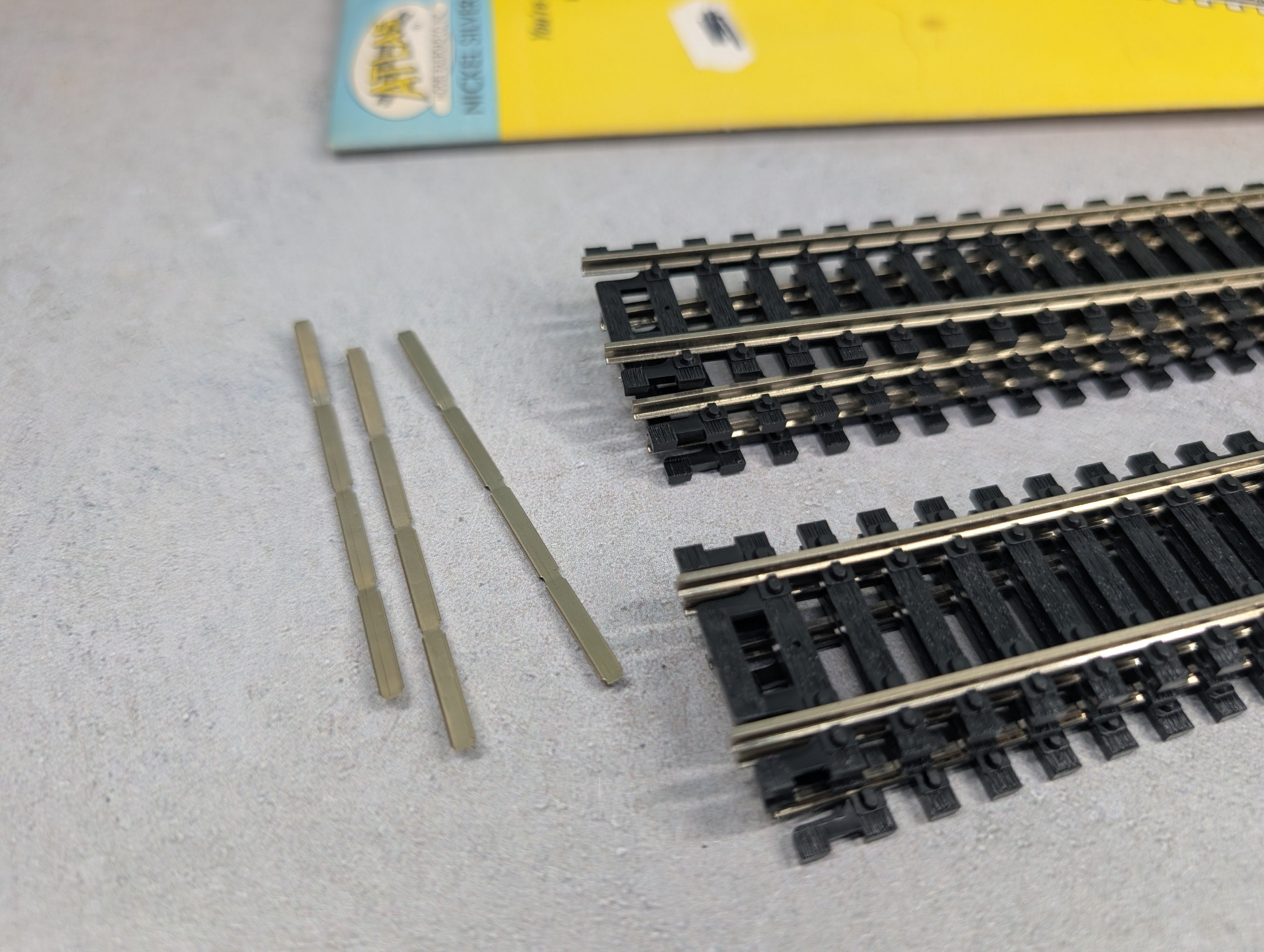 USED Atlas 821 HO Scale 9" Straight Track Nickel Silver Code 100 (6 pcs)