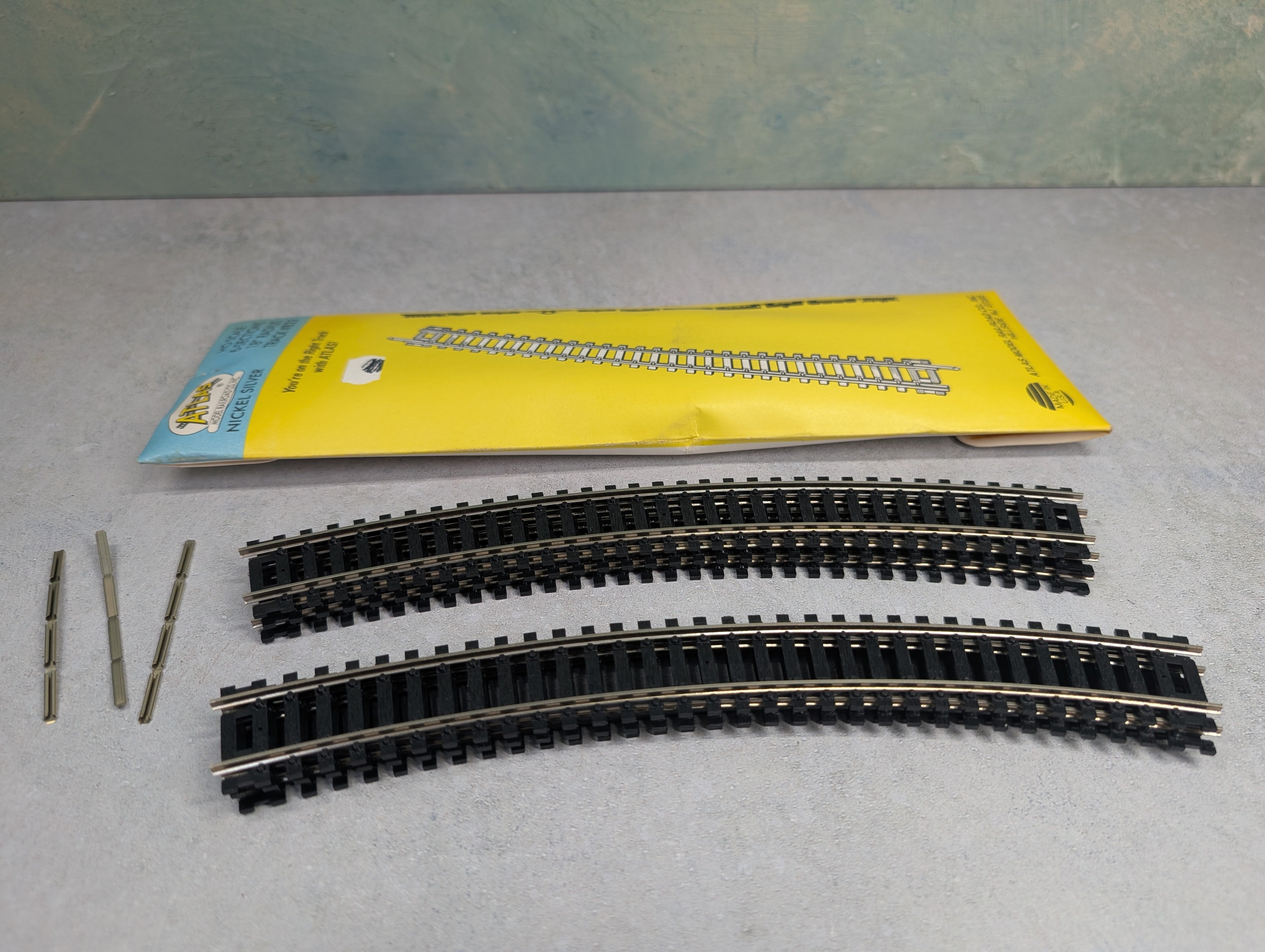 USED Atlas 833 HO Scale 18" Curved Track Nickel Silver Code 100 (6 pcs)