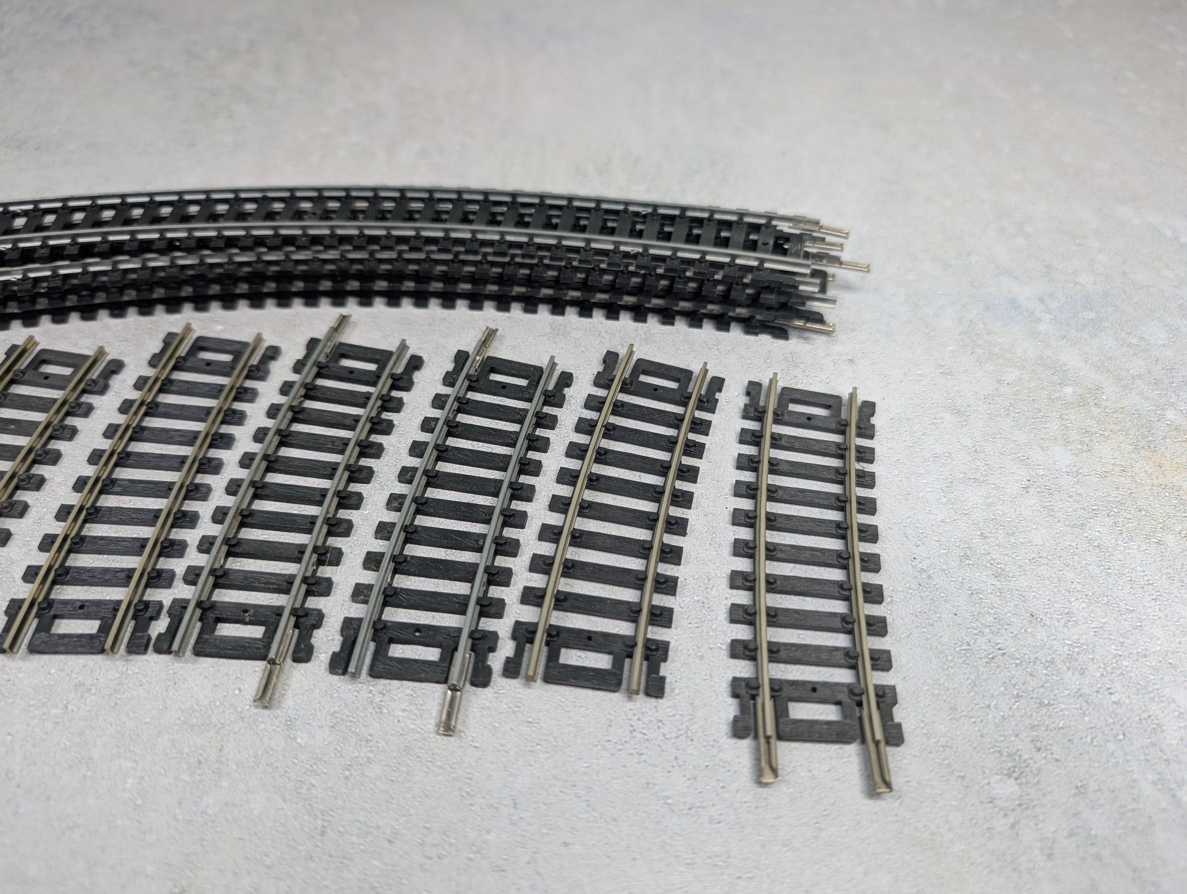 USED HO Scale 18" Curved Track & 1/3rd Sections - Nickel Silver Code 100 (11 pcs)