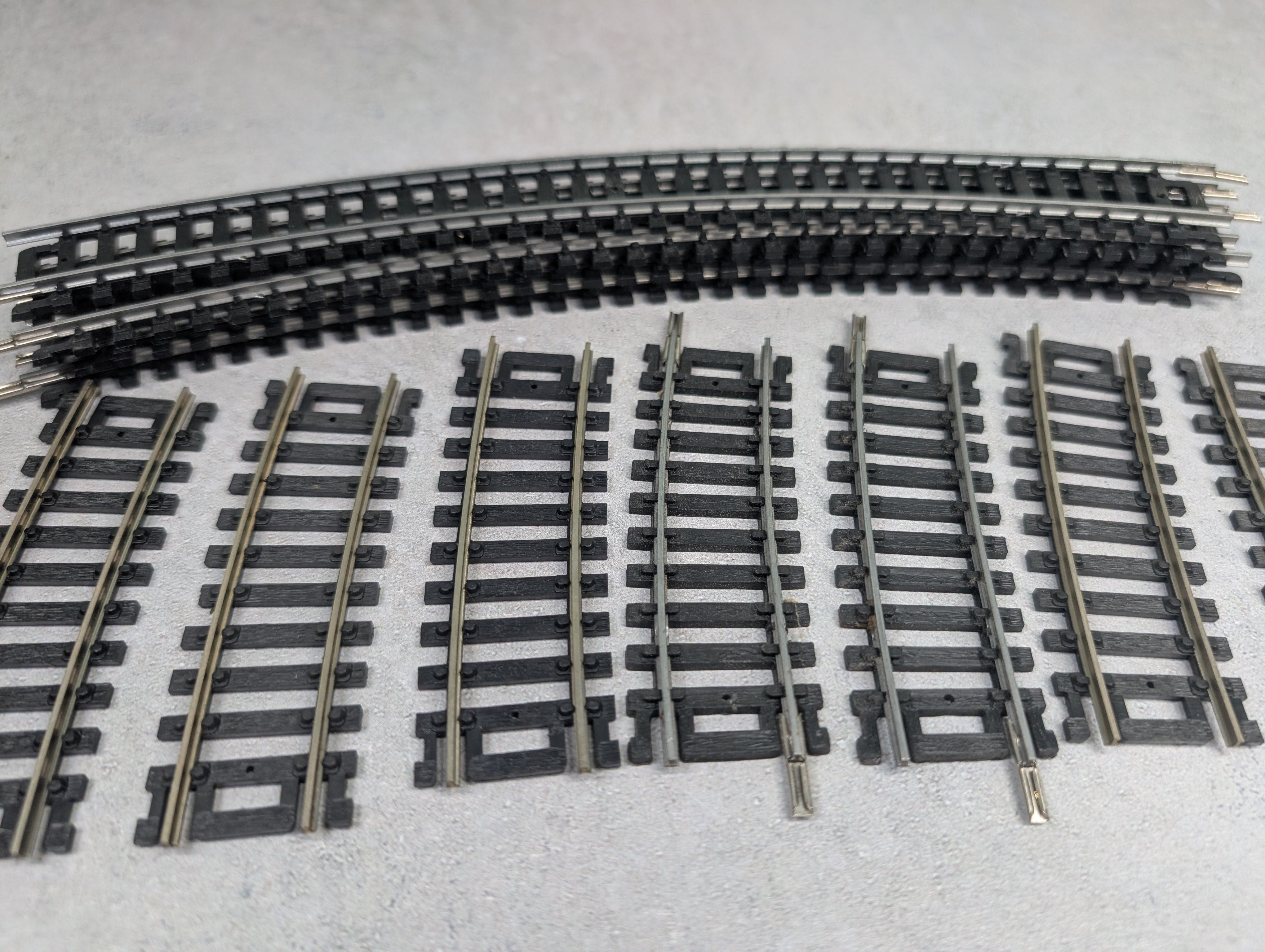 USED HO Scale 18" Curved Track & 1/3rd Sections - Nickel Silver Code 100 (11 pcs)
