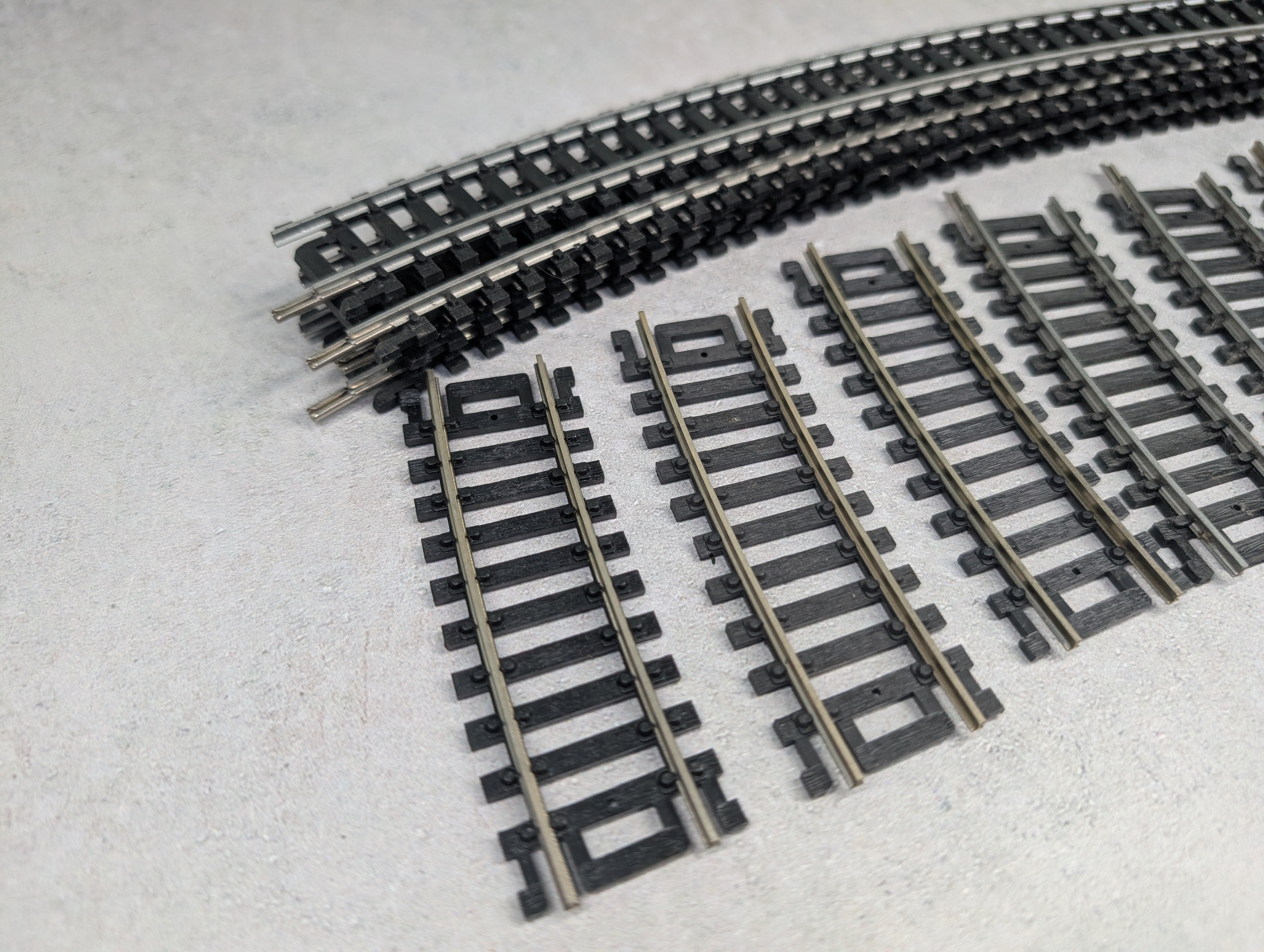 USED HO Scale 18" Curved Track & 1/3rd Sections - Nickel Silver Code 100 (11 pcs)