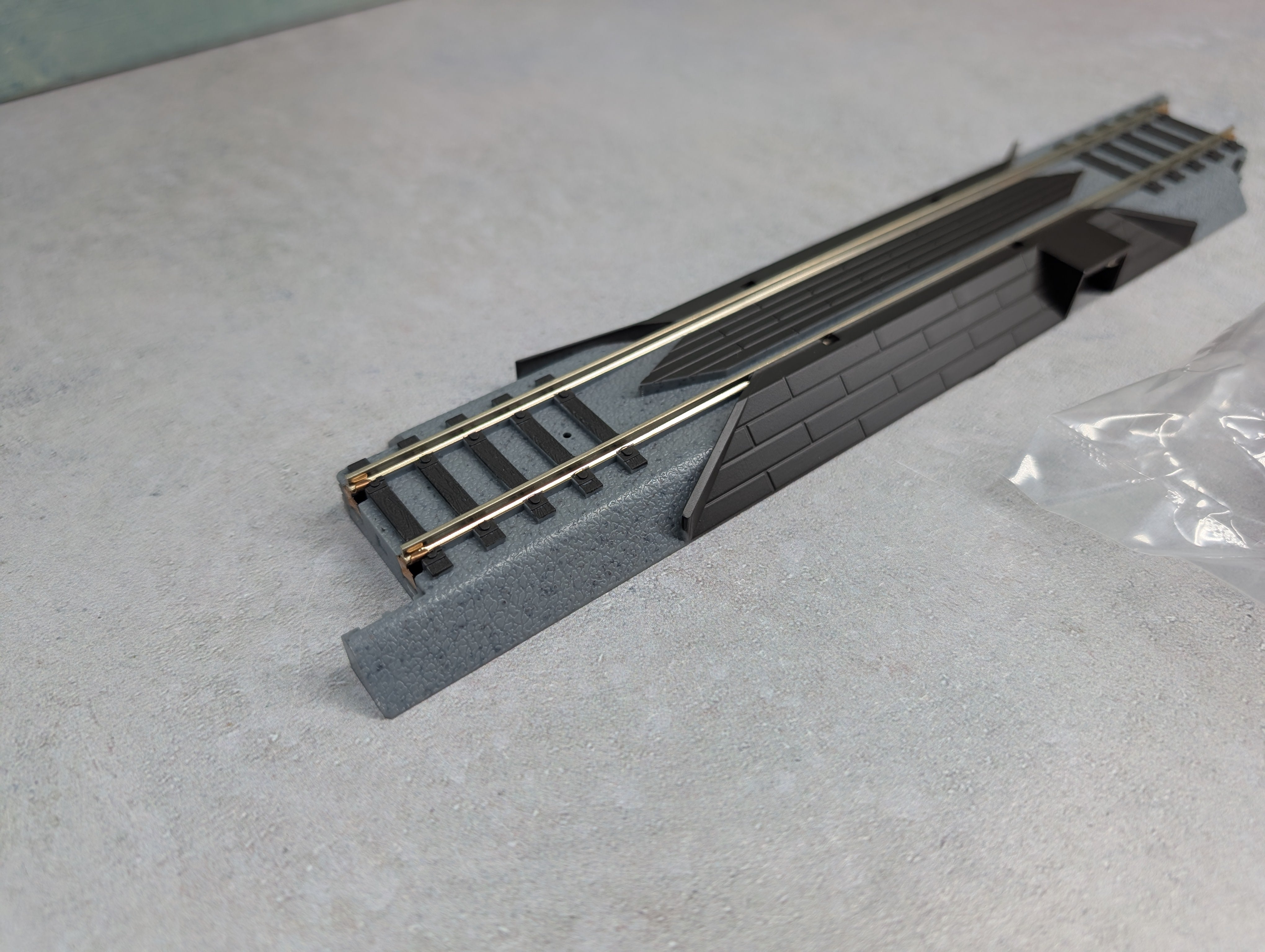 USED WalthersTrainline HO Scale Power-Loc 9" Straight Terminal Track w/ Wire
