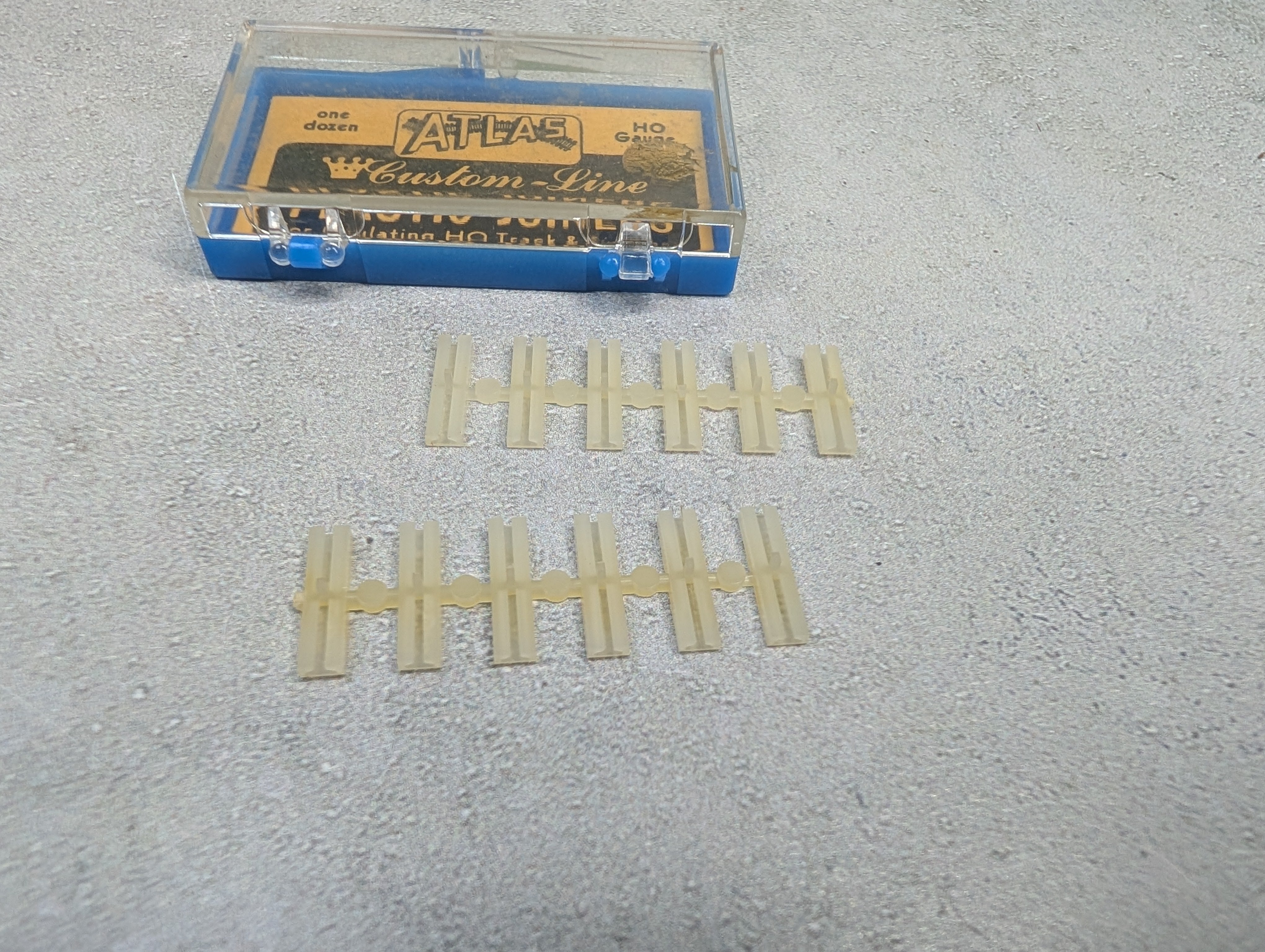 USED Atlas HO Scale Insulated Rail Joiners (12 pcs)