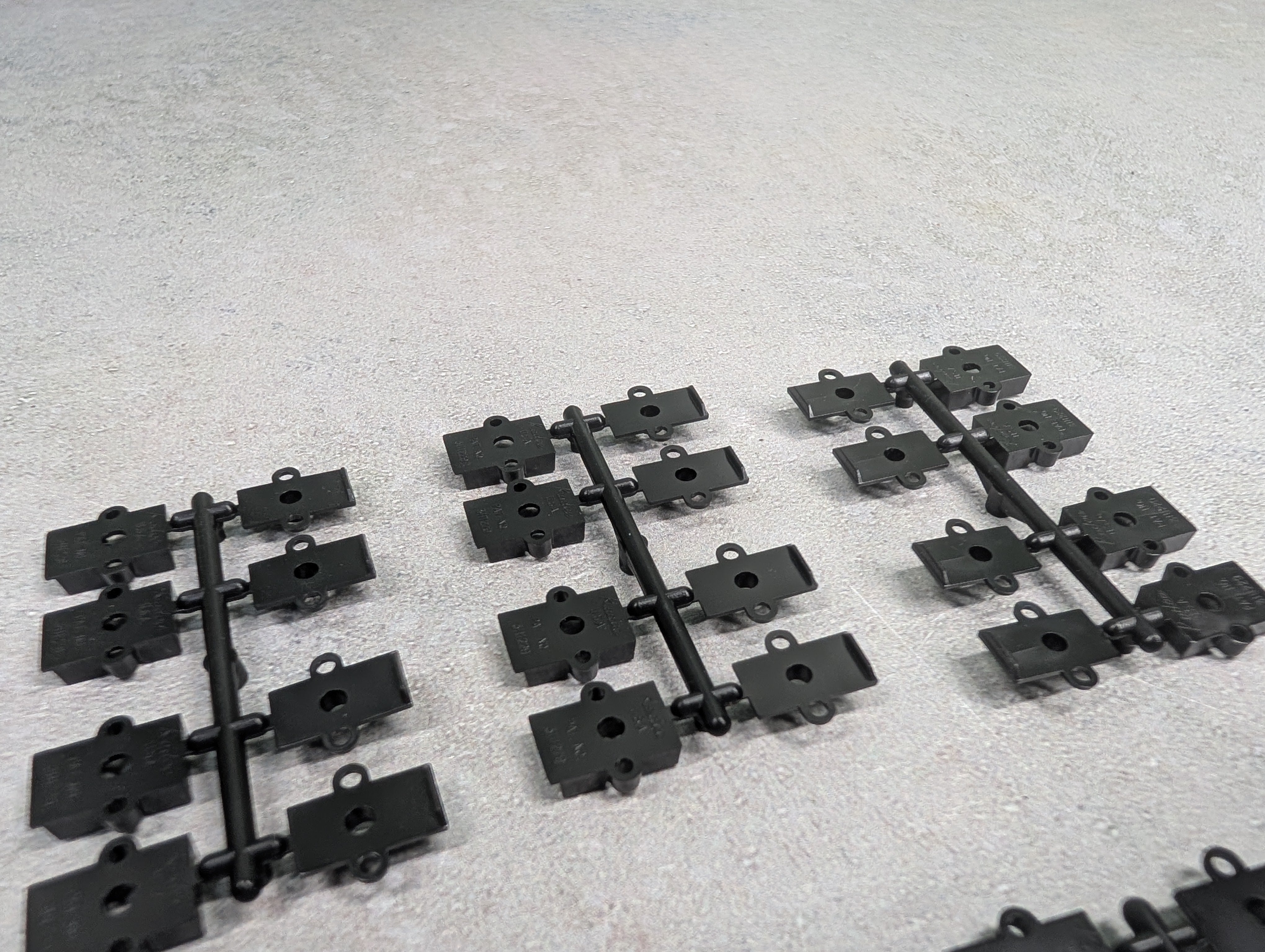 USED Kadee HO Scale Coupler Gearboxes & Lids (For 10 Cars)