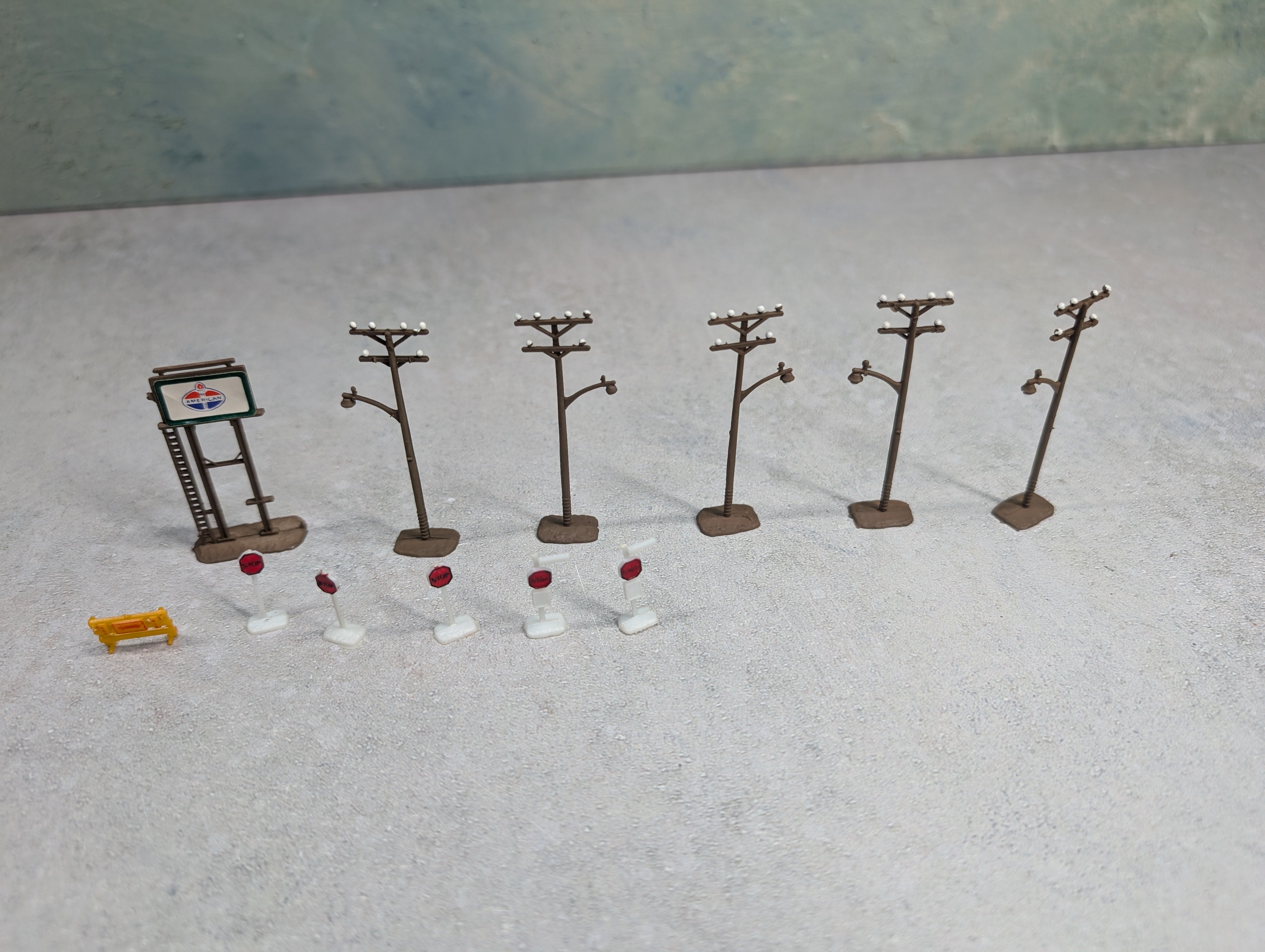 USED N Scale Lot of Telephones & Signs