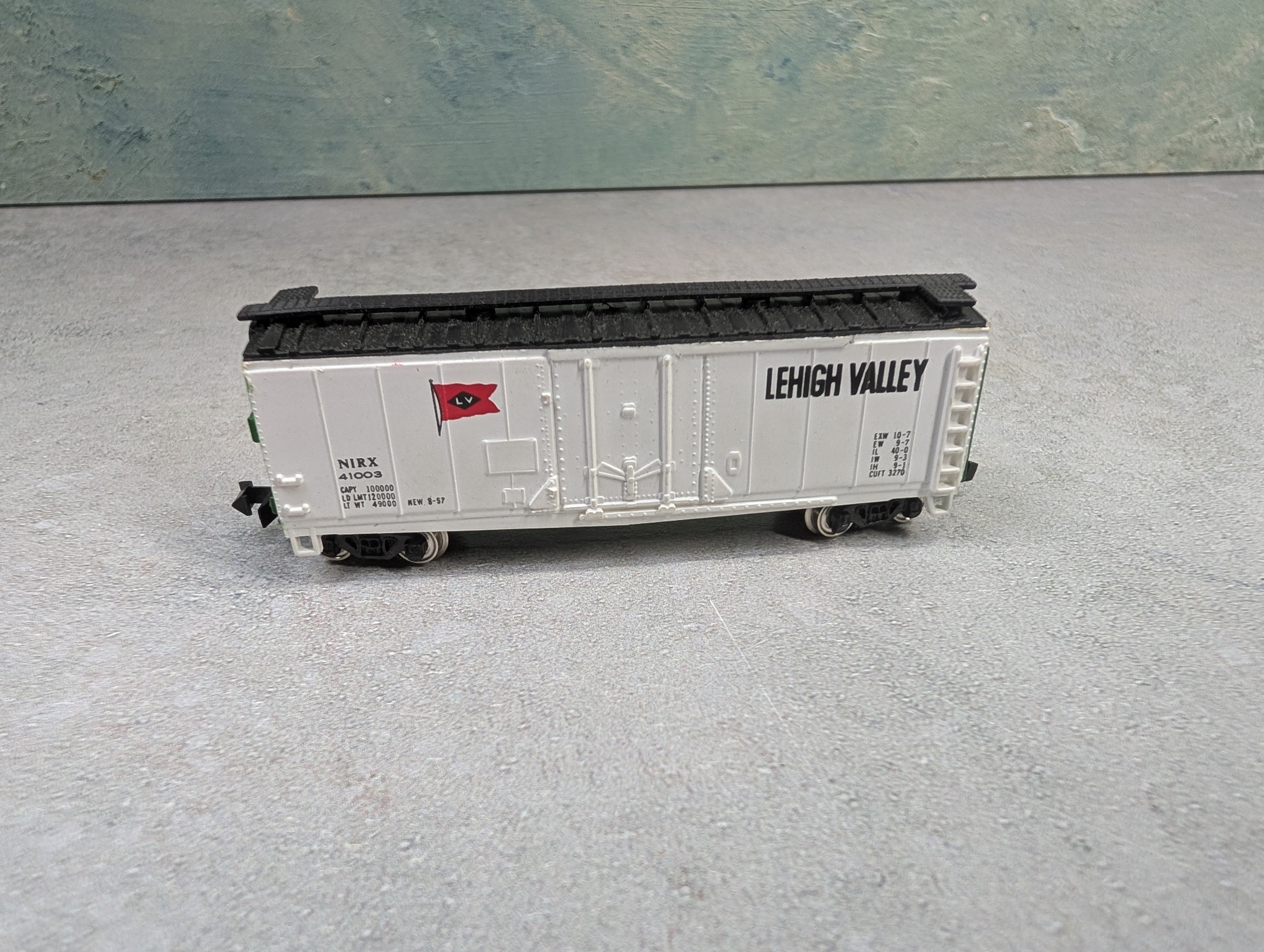 USED Bachmann N Scale 41' Box Car Lehigh Valley NIRX #41003