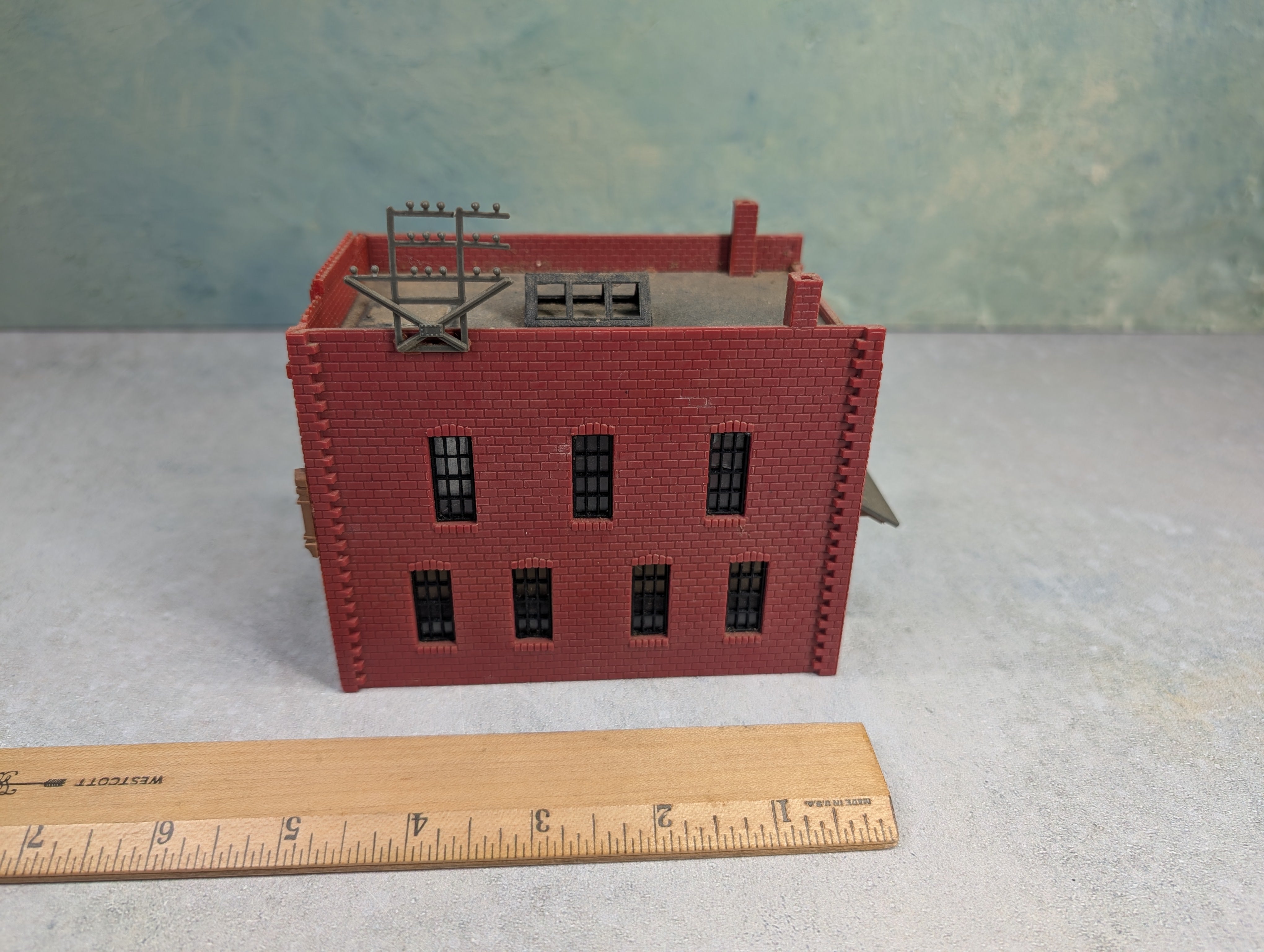 USED HO Scale Brick Warehouse