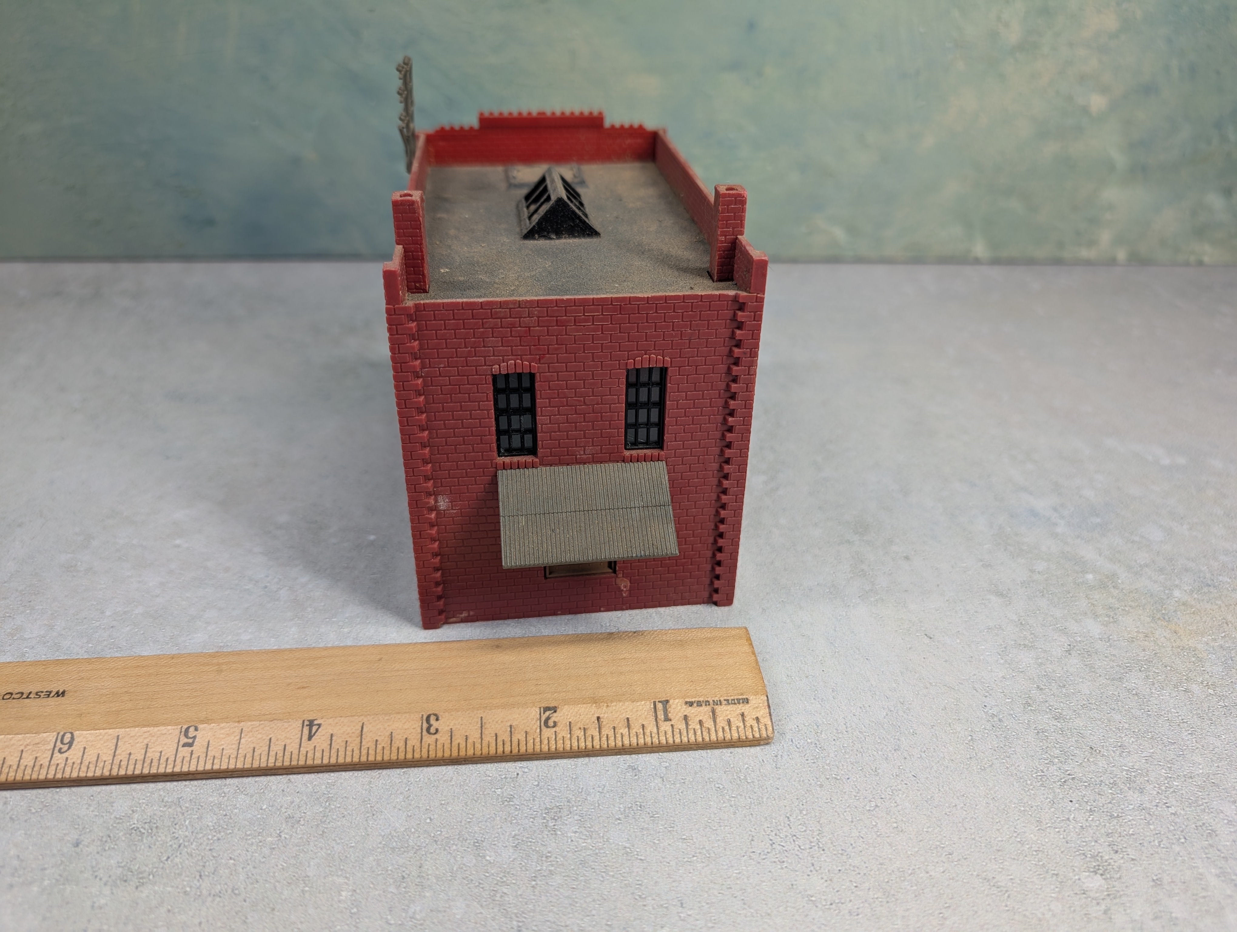 USED HO Scale Brick Warehouse