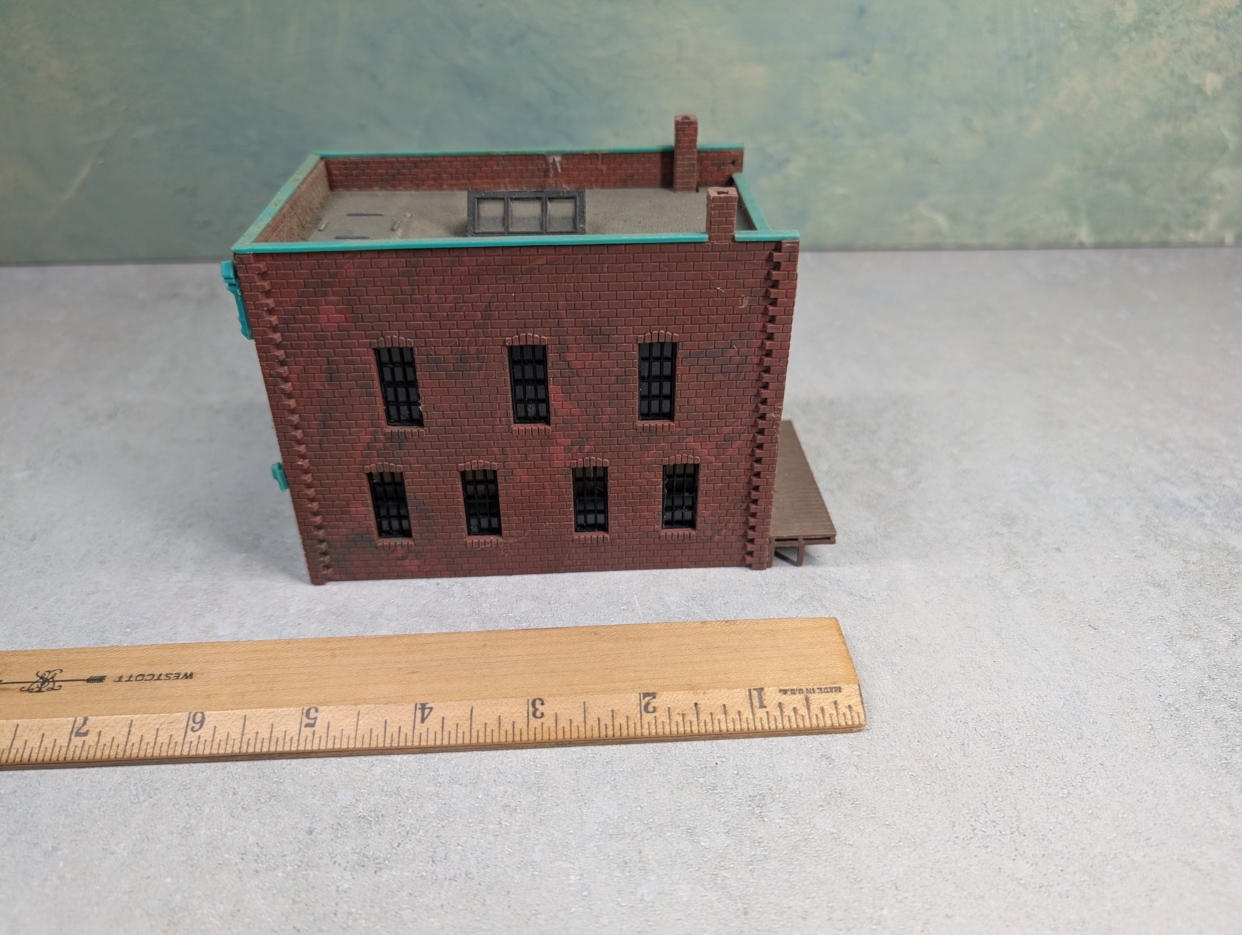 USED HO Scale Brick Drug Store, Vanderbeck Druge Store