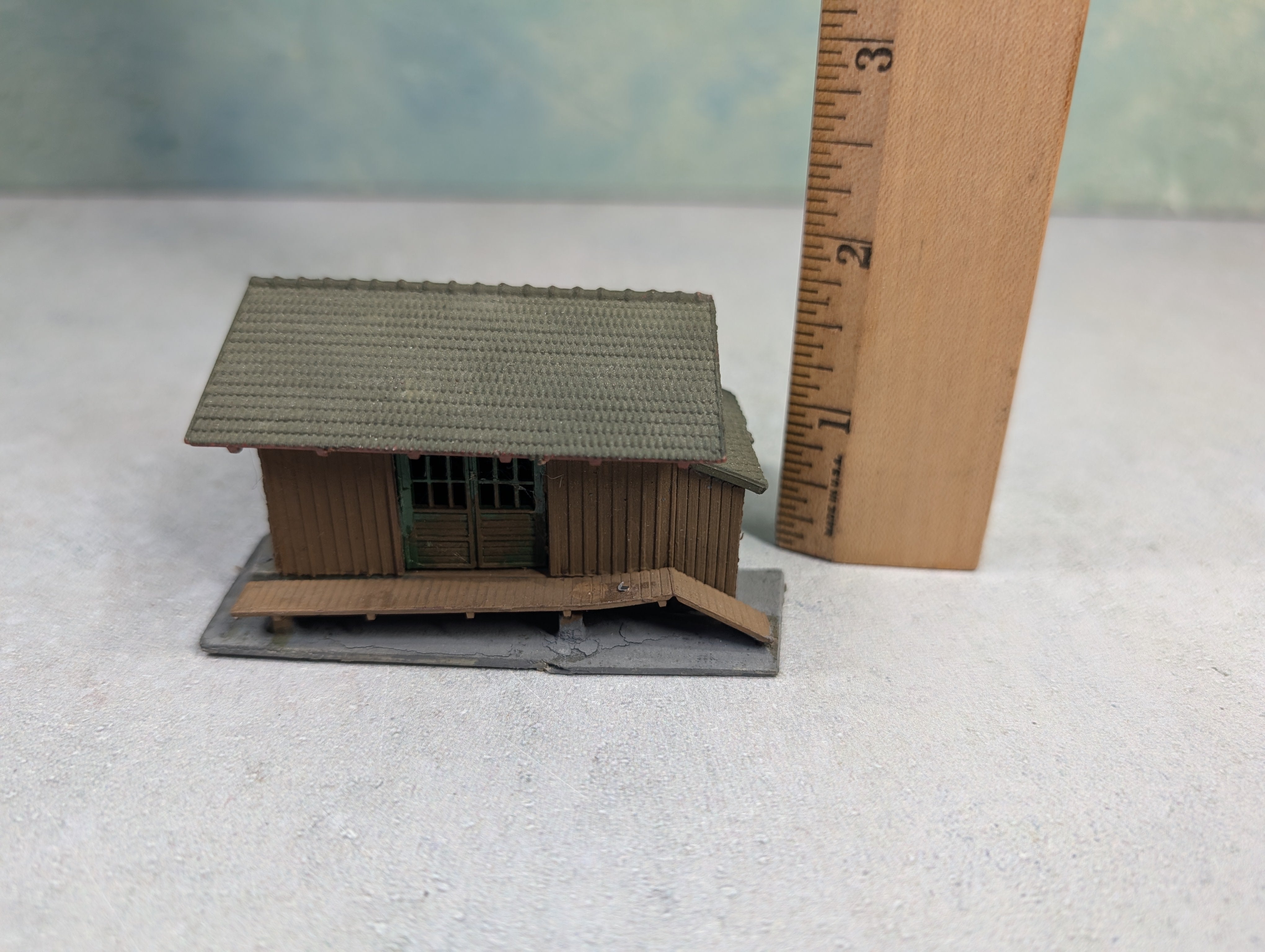 USED Pola N Scale Freight Station
